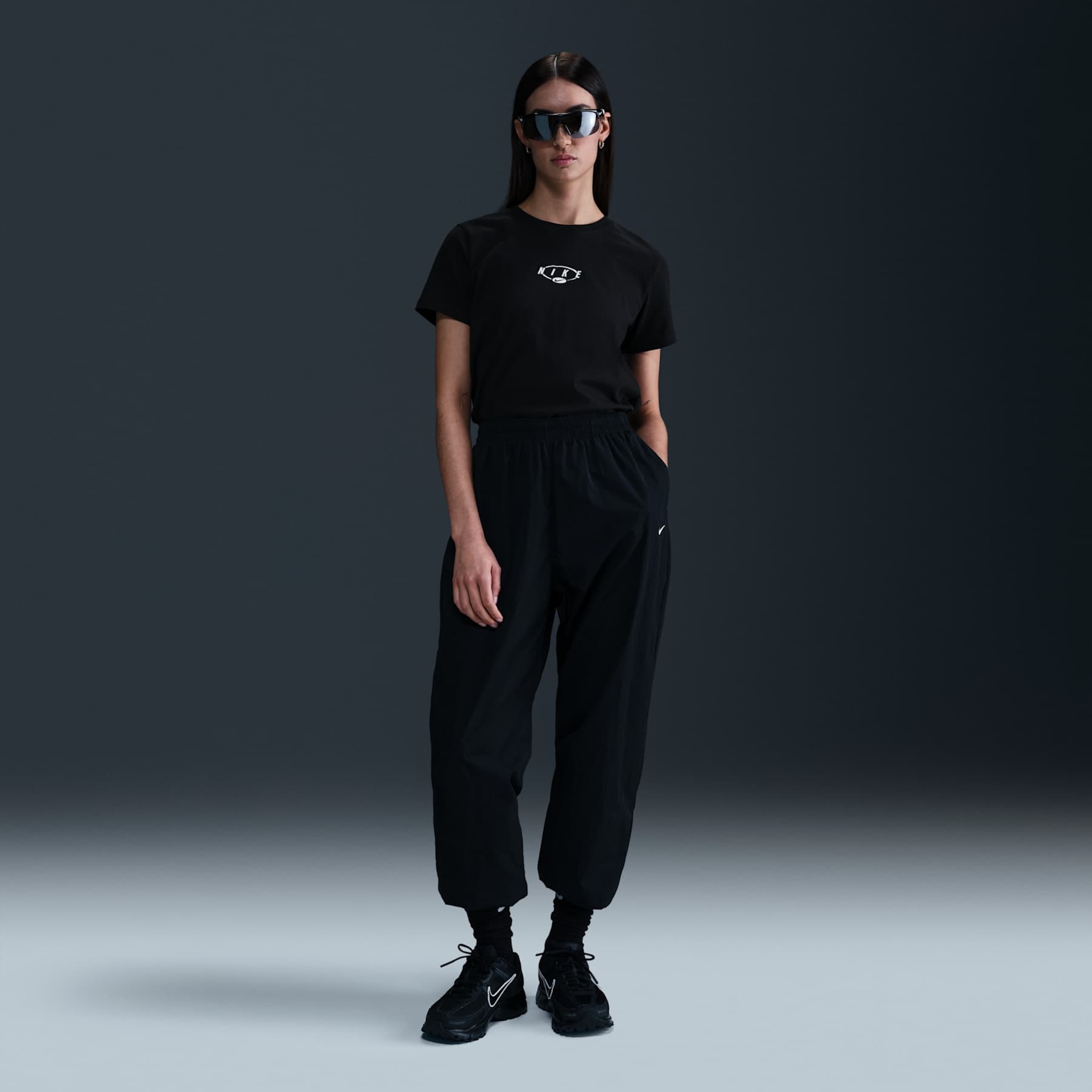 Camiseta Nike Sportswear Club Feminina - Foto 4