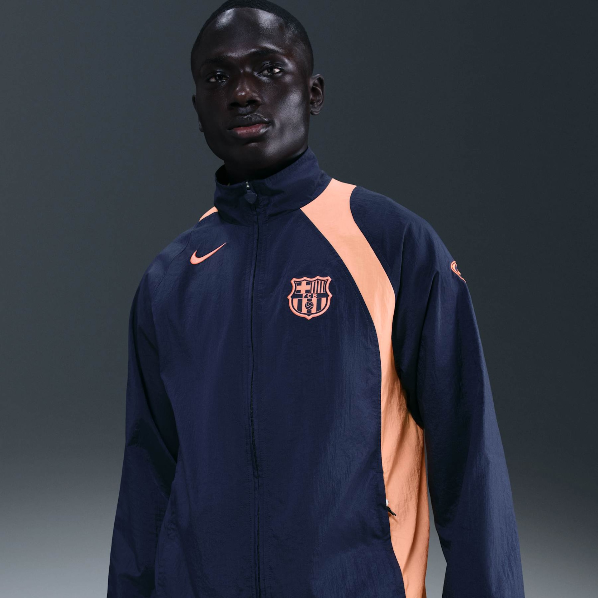 Jaqueta Barcelona Nike Total 90 Masculina - Foto 1