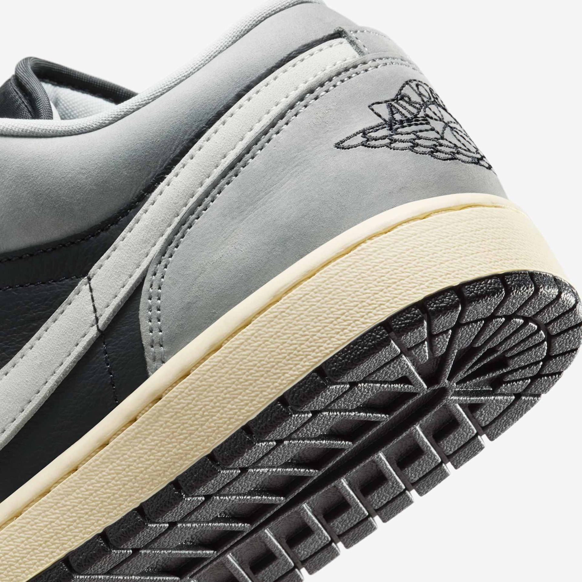 Tênis Nike Air Jordan 1 Low SE - Foto 8
