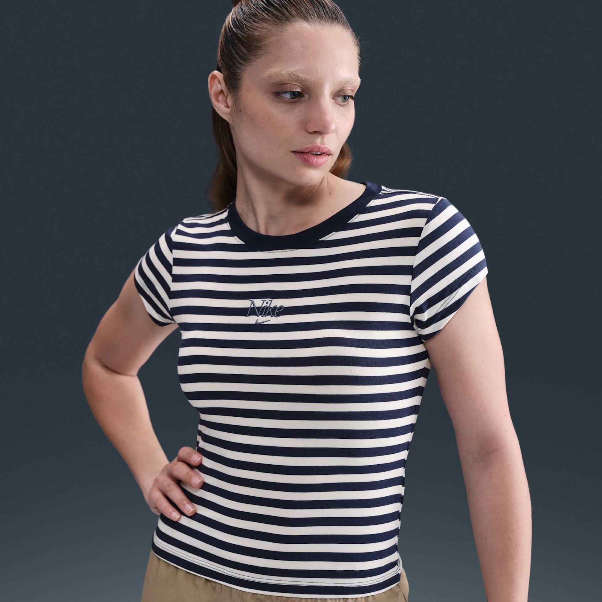 Imagem principal de Camiseta Nike Sportswear Baby Look Feminina