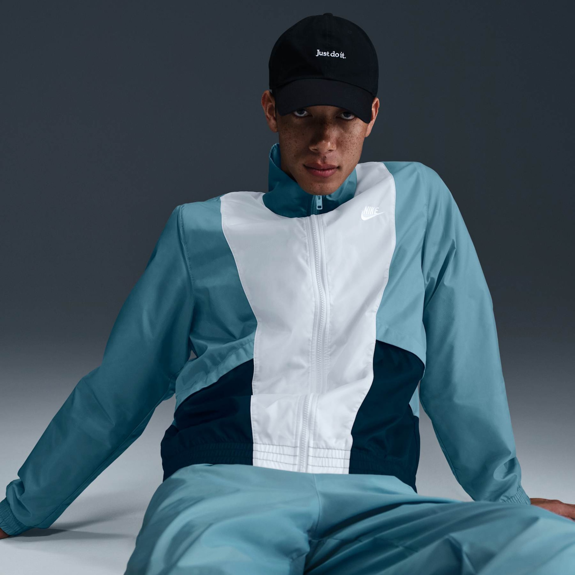 Agasalho Nike Club Woven Masculino - Foto 6