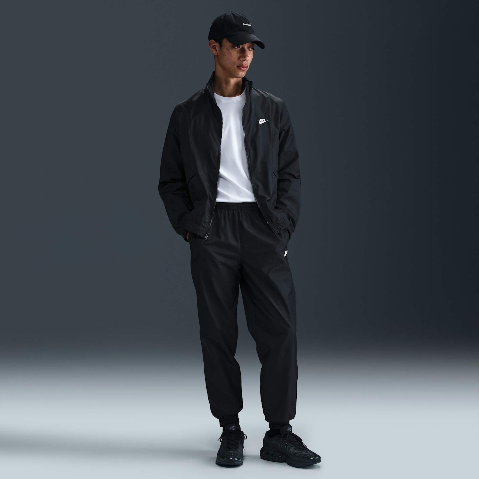 Agasalho Nike Club Woven Masculino - Foto 1