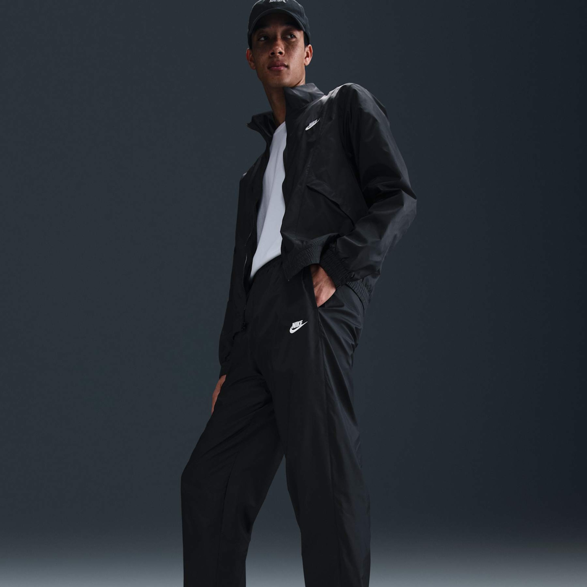 Agasalho Nike Club Woven Masculino - Foto 4