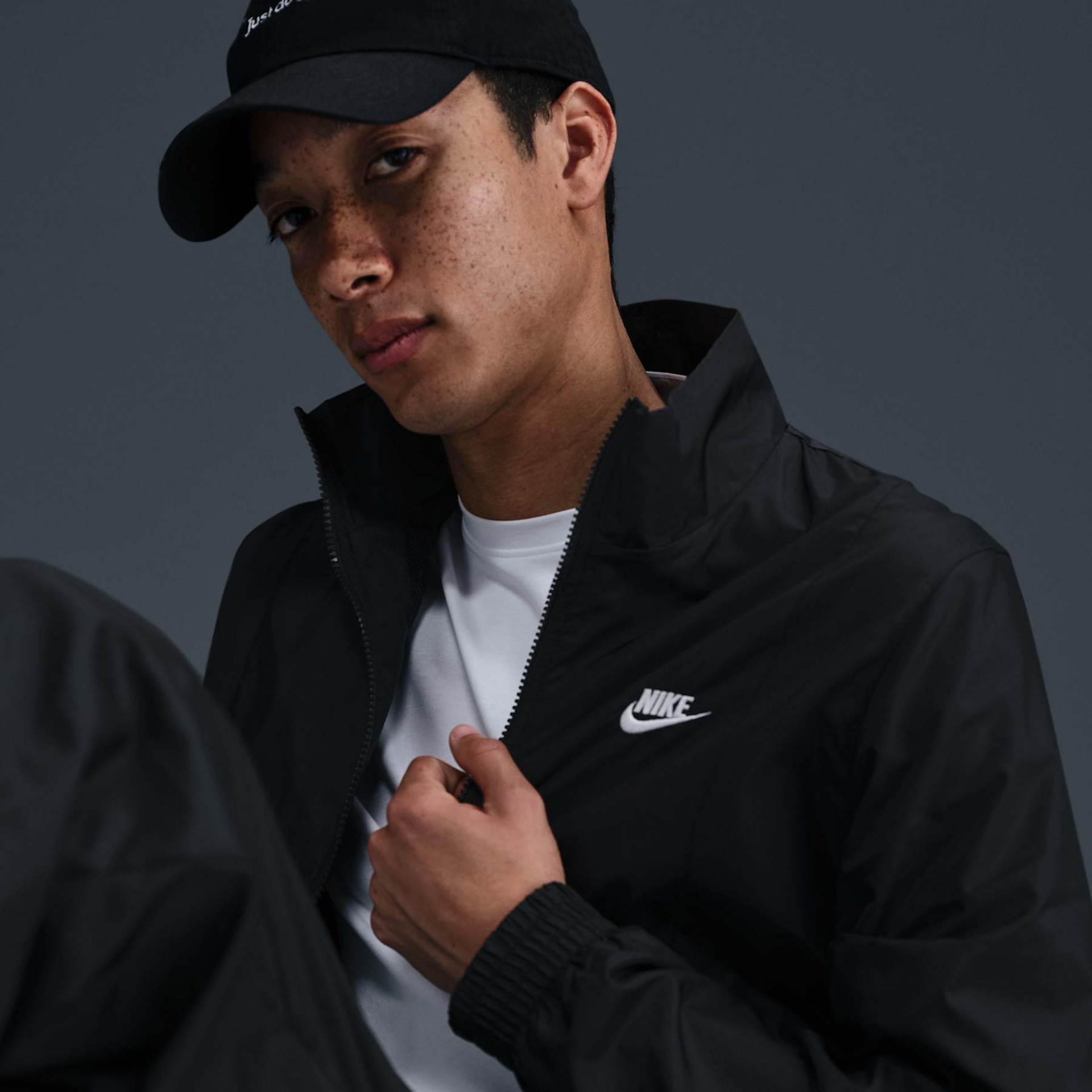 Agasalho Nike Club Woven Masculino - Foto 6