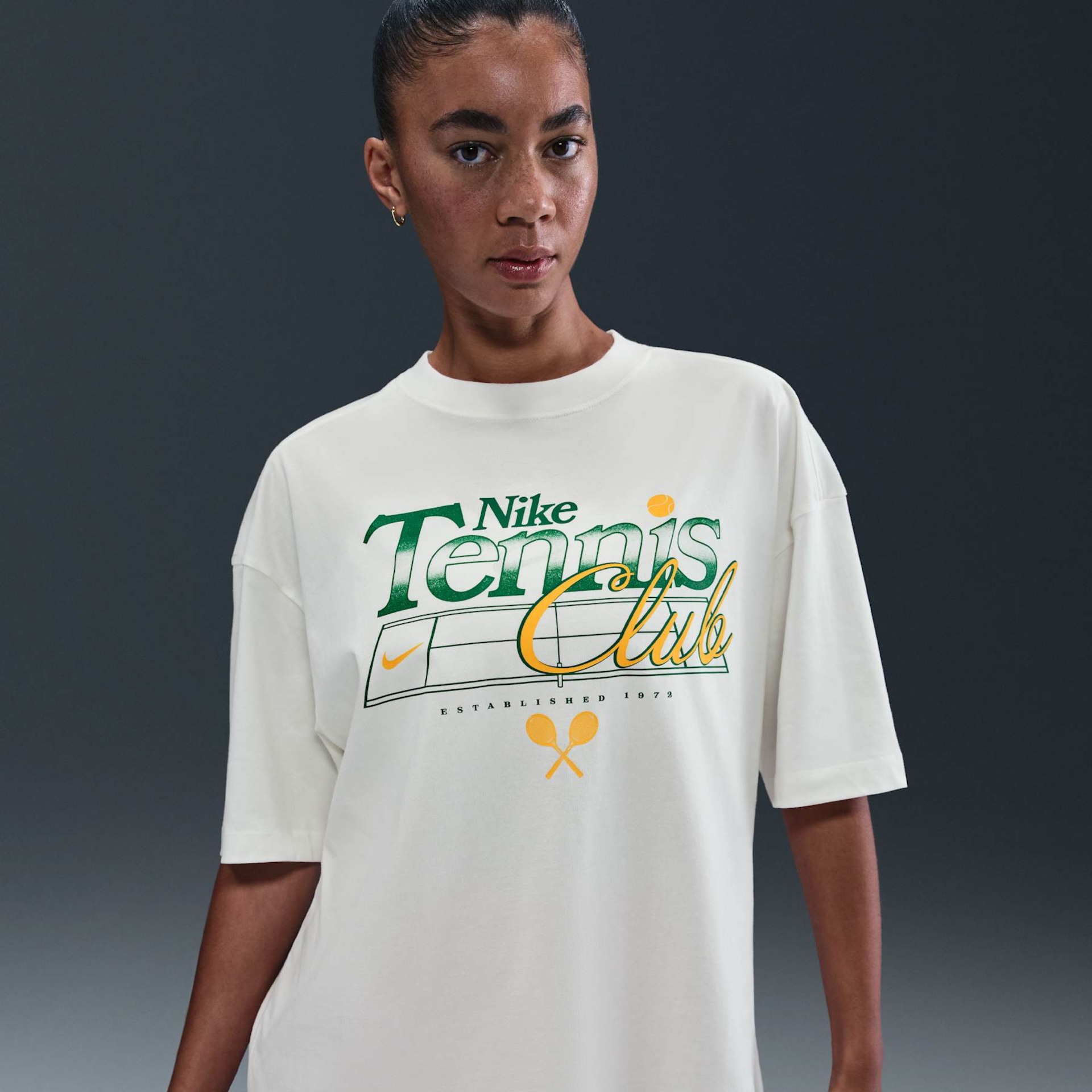 Camiseta Oversized Nike Sportswear Feminina - Foto 1