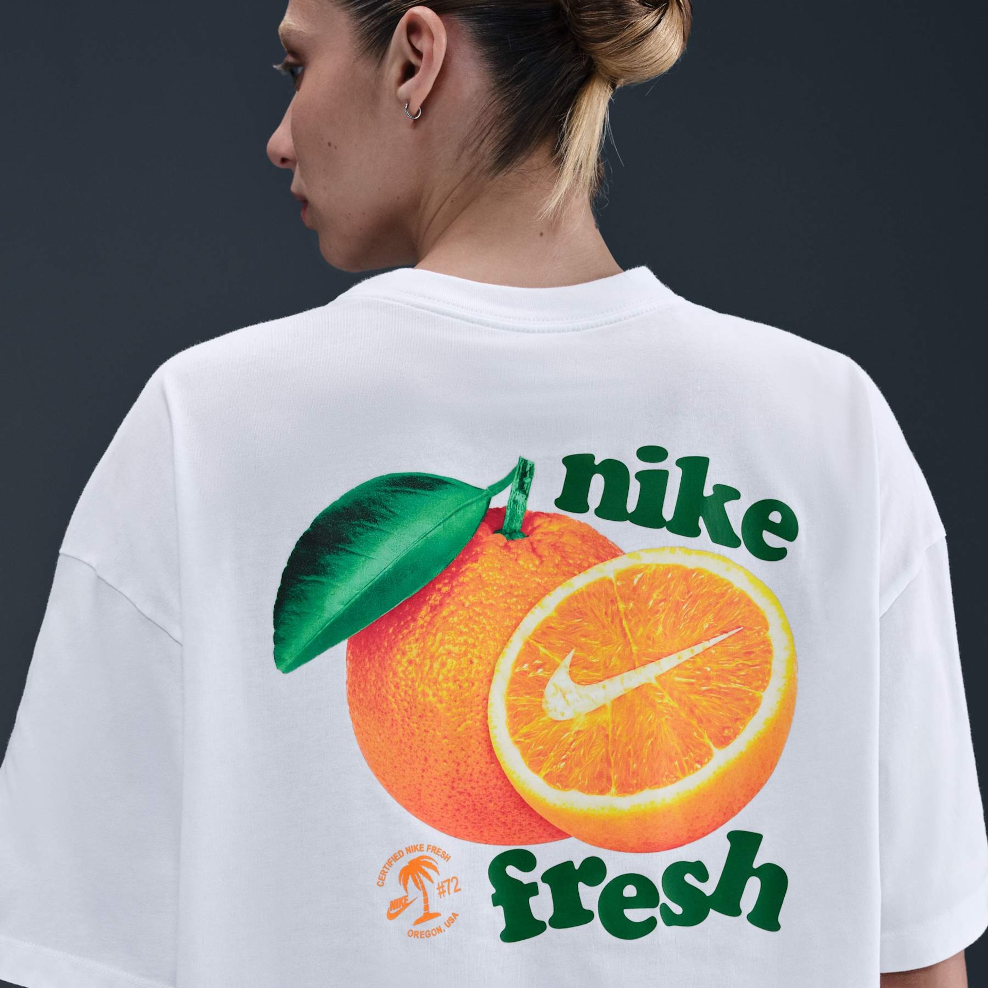 Camiseta Oversized Nike Sportswear Fruit Feminina - Foto 2
