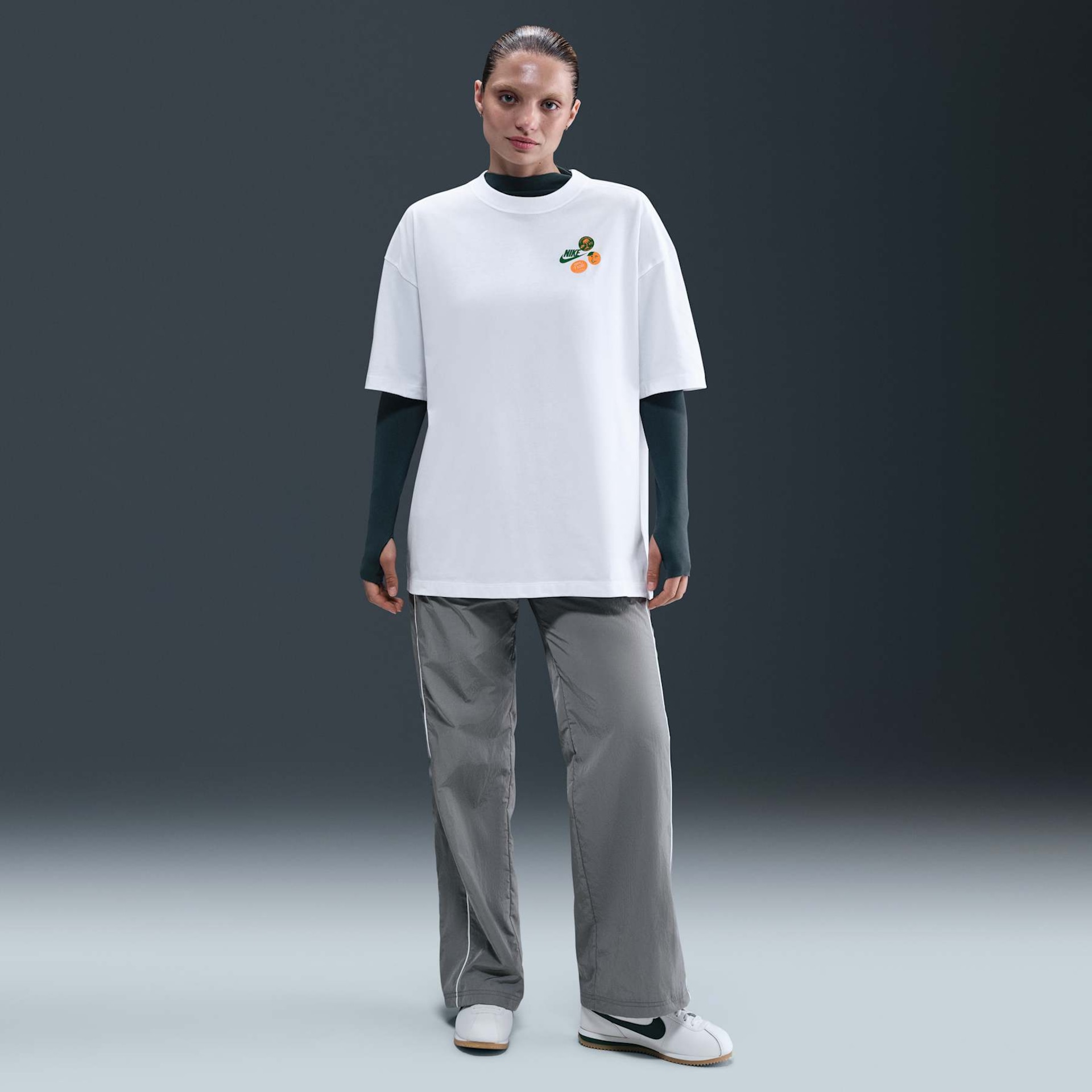 Camiseta Oversized Nike Sportswear Fruit Feminina - Foto 4