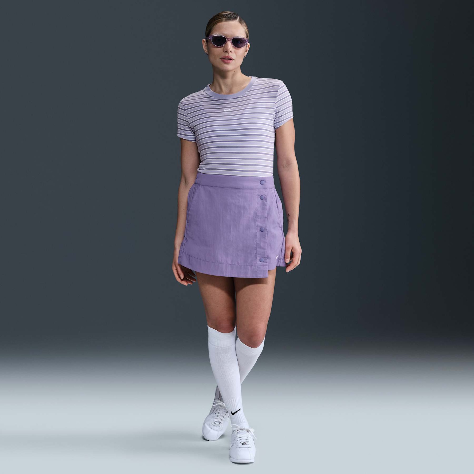 Camiseta Nike Sportswear Chill Knit Feminina - Foto 4