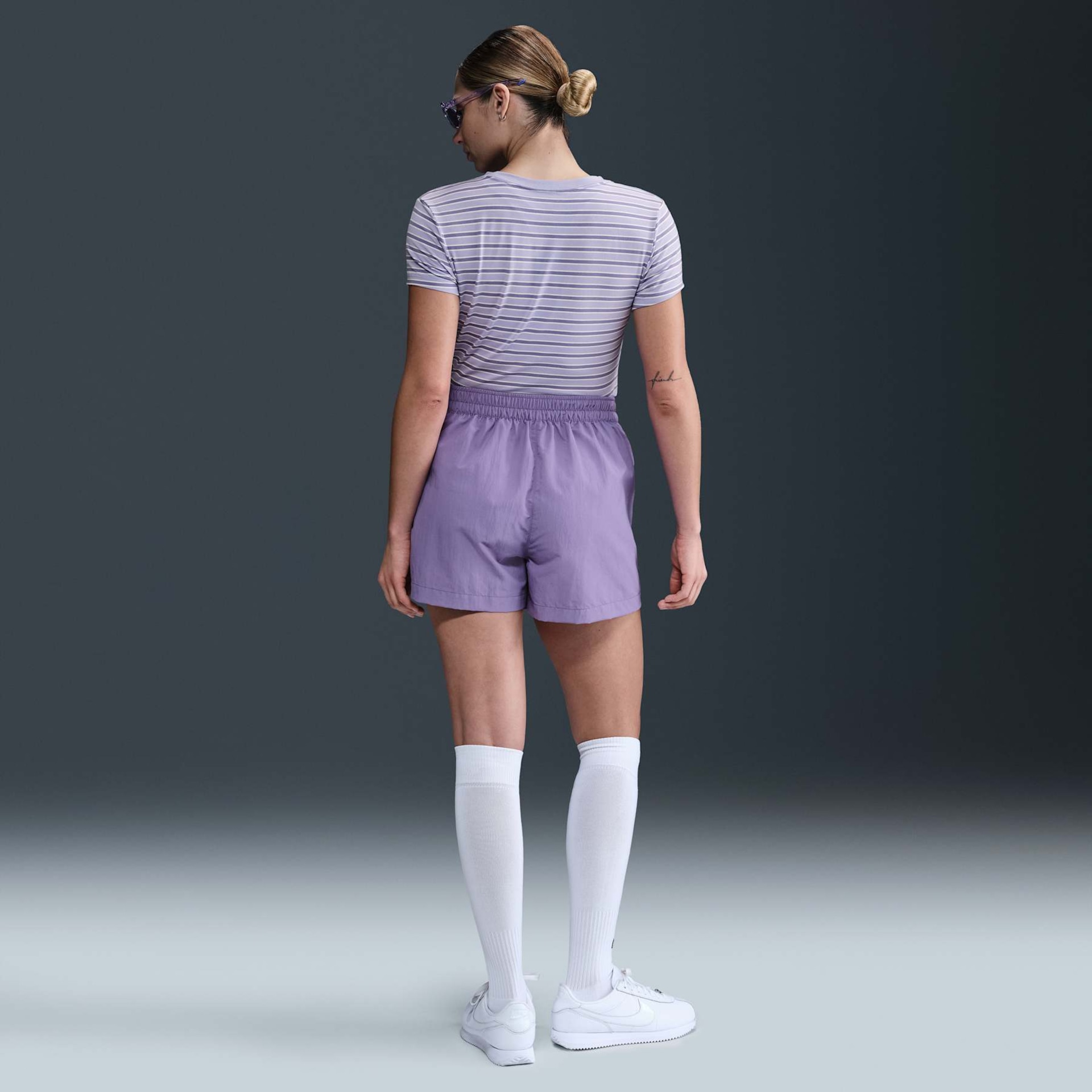 Camiseta Nike Sportswear Chill Knit Feminina - Foto 5