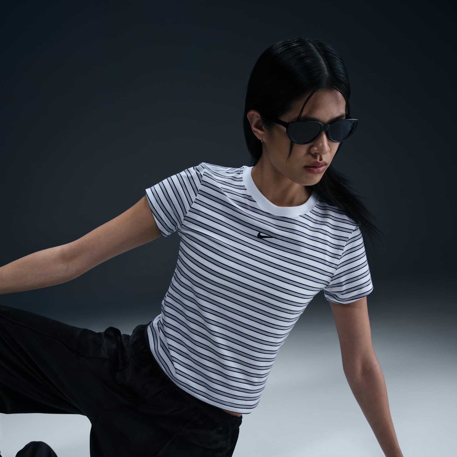 Camiseta Nike Sportswear Chill Knit Feminina - Foto 3