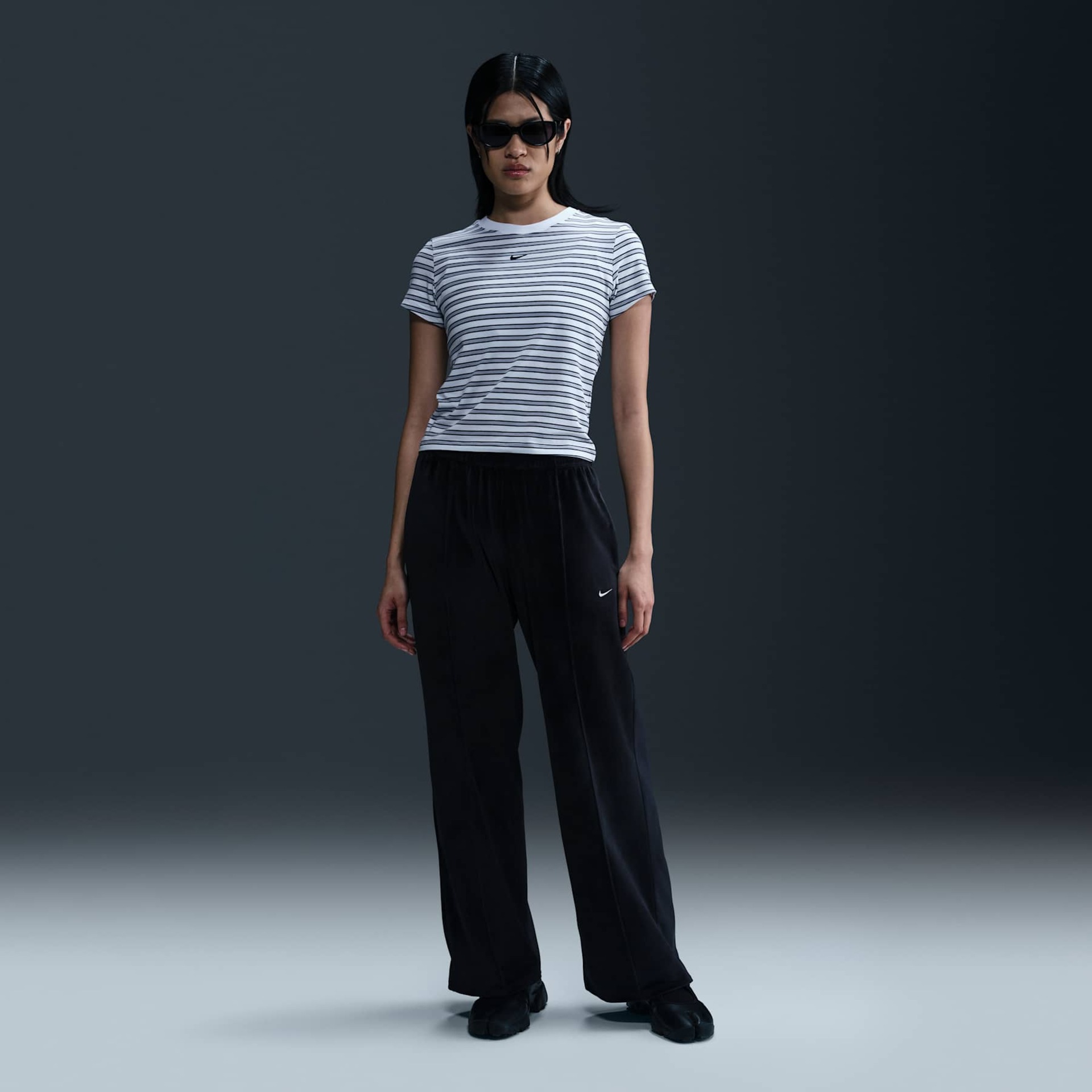 Camiseta Nike Sportswear Chill Knit Feminina - Foto 4