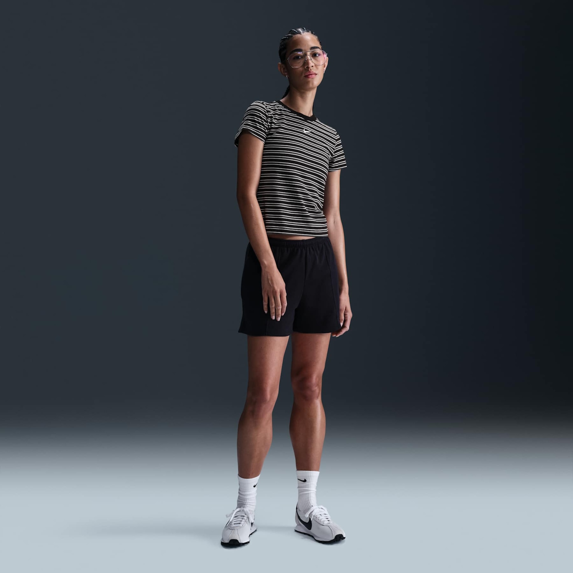 Camiseta Nike Sportswear Chill Knit Feminina - Foto 4