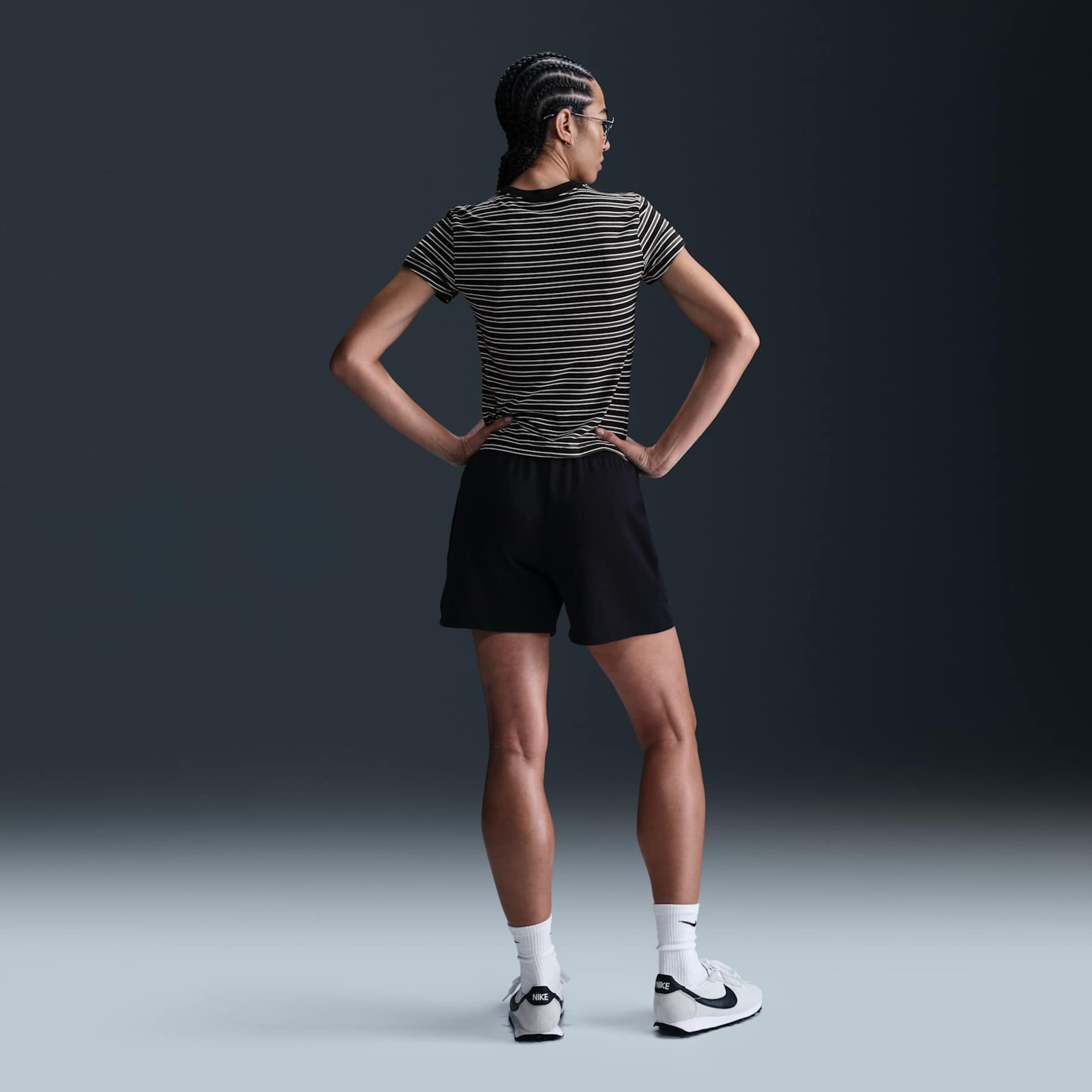 Camiseta Nike Sportswear Chill Knit Feminina - Foto 5