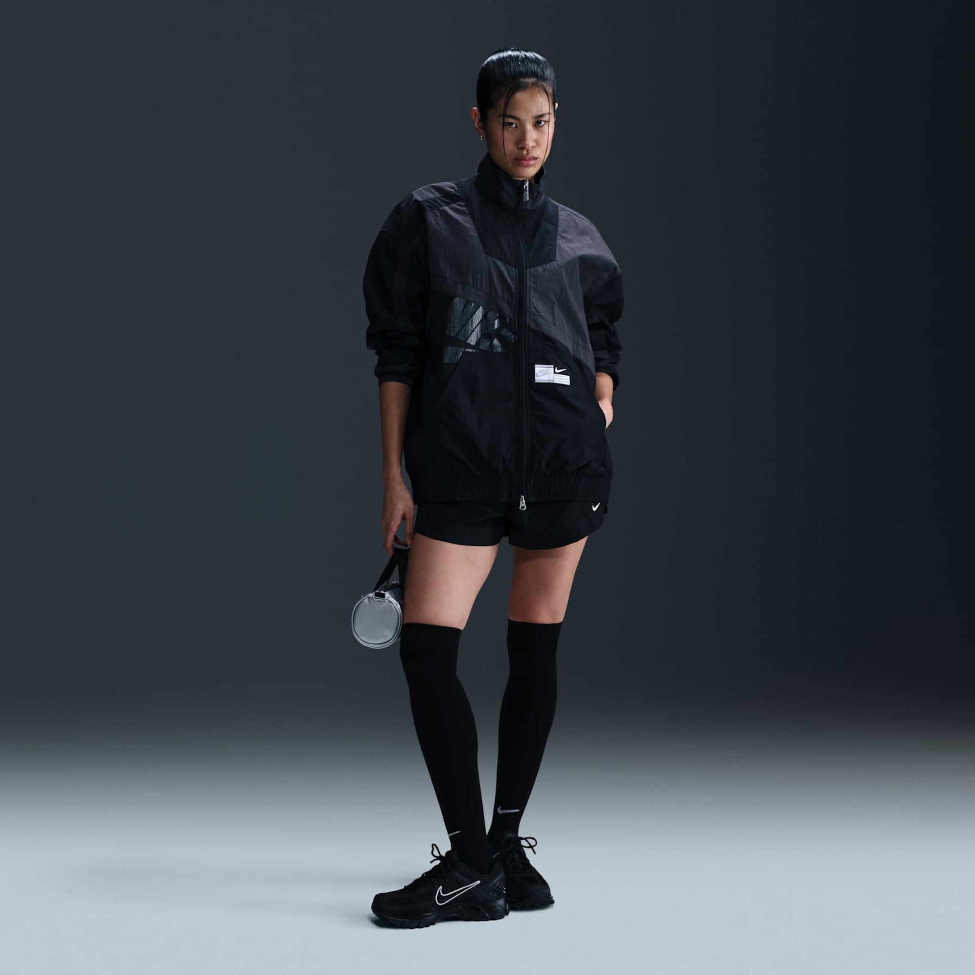 Jaqueta Nike Sportswear Woven Feminina - Foto 4