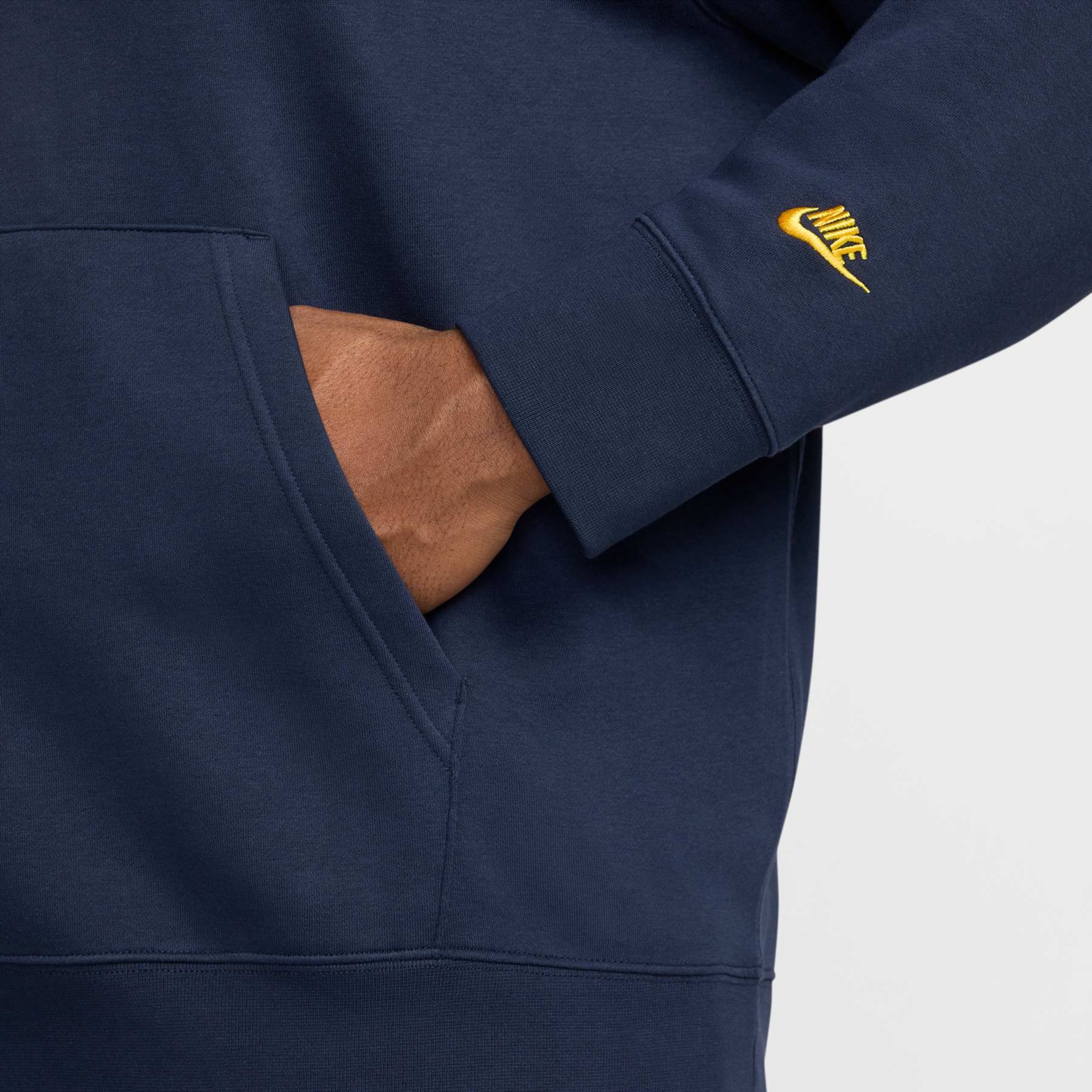Blusão Nike Sportswear Club GFX Masculino - Foto 10