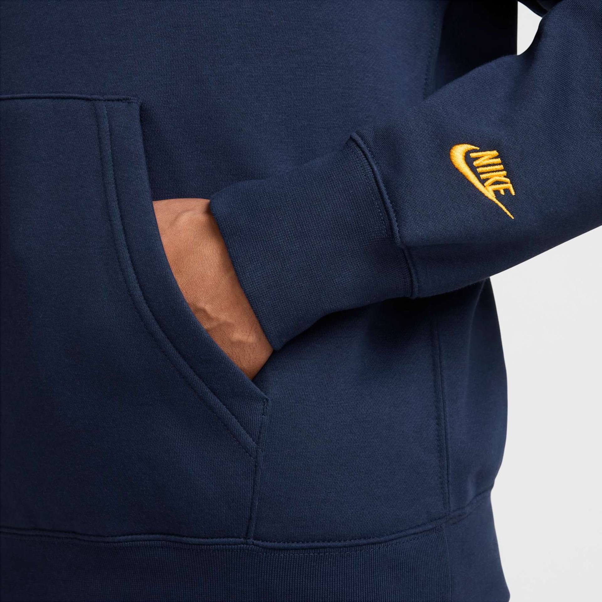 Blusão Nike Sportswear Club GFX Masculino - Foto 4