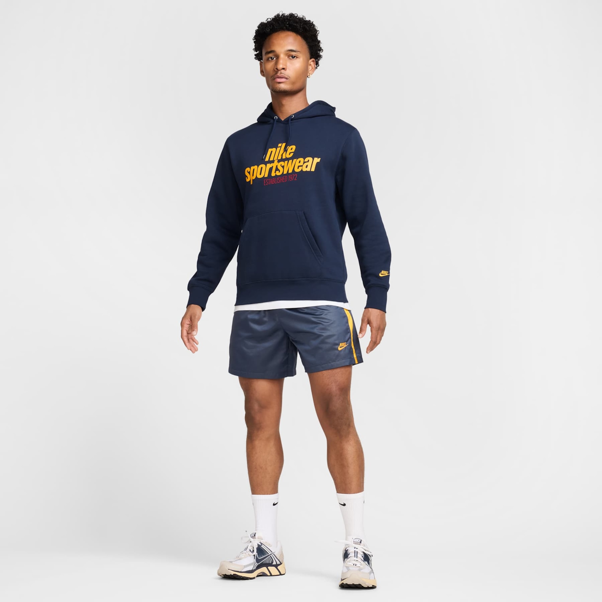 Blusão Nike Sportswear Club GFX Masculino - Foto 6