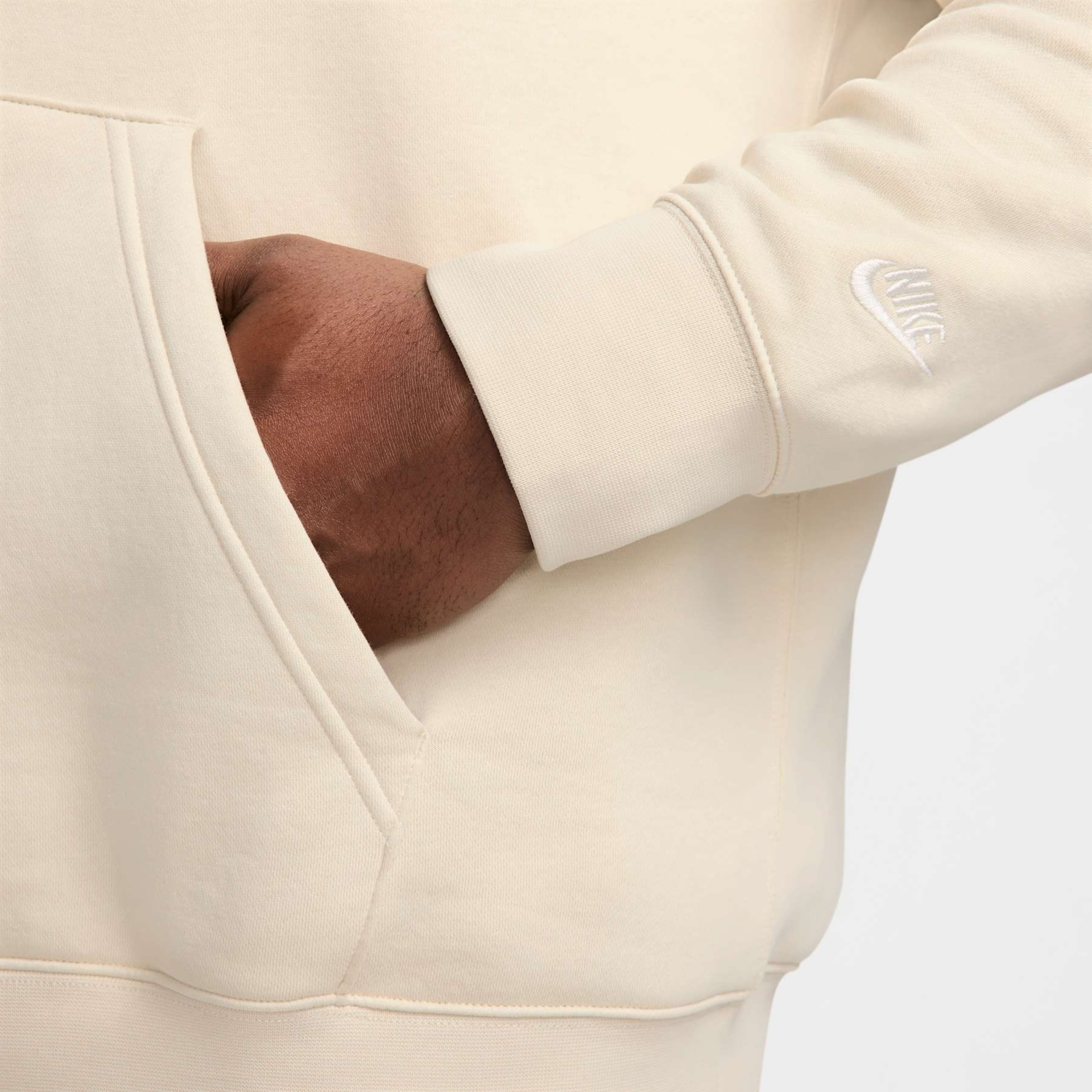 Blusão Nike Sportswear Club GFX Masculino - Foto 11