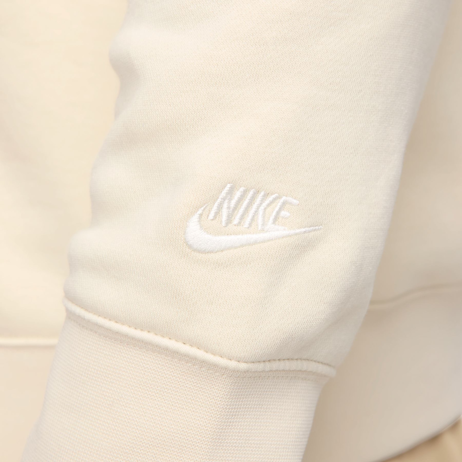 Blusão Nike Sportswear Club GFX Masculino - Foto 12