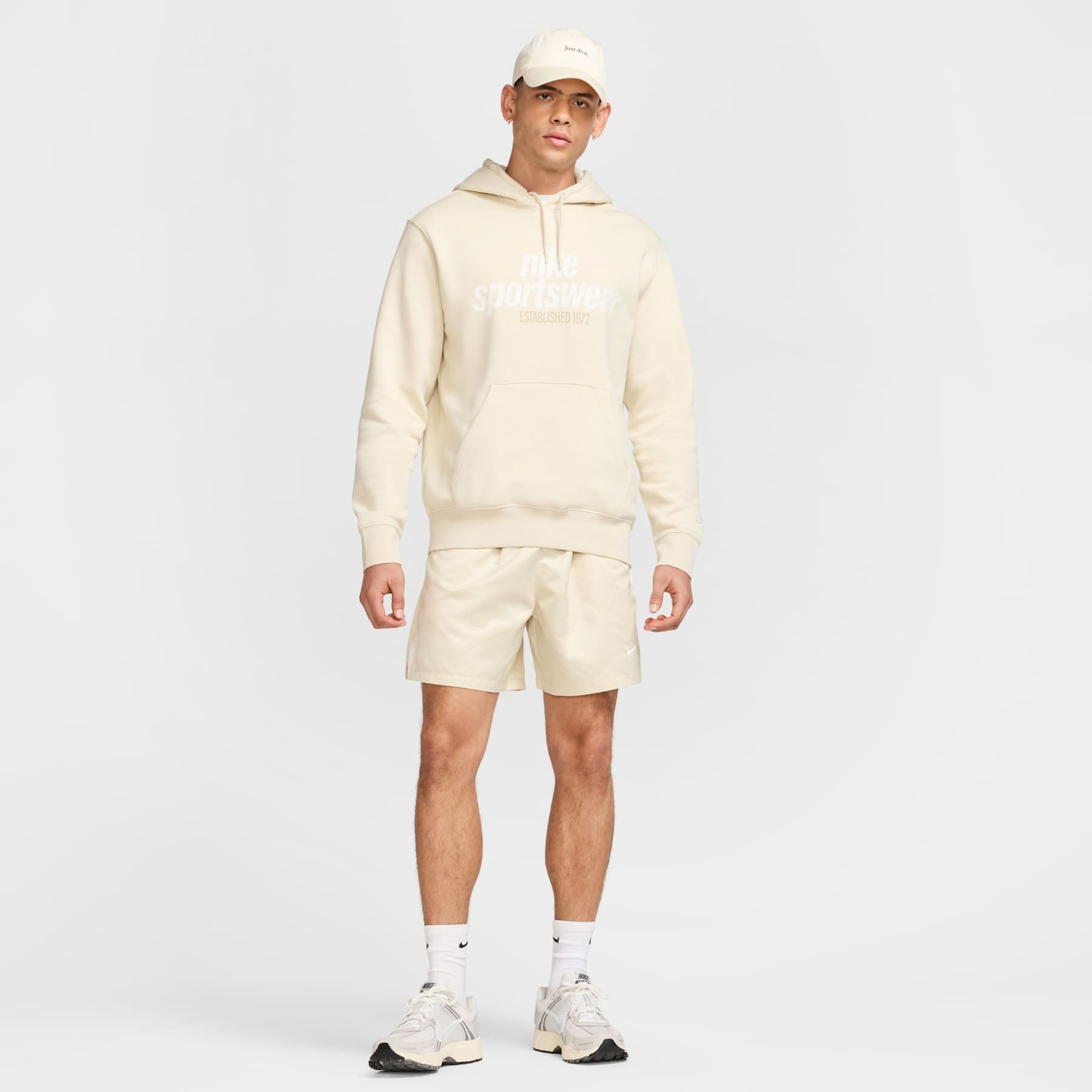 Blusão Nike Sportswear Club GFX Masculino - Foto 6