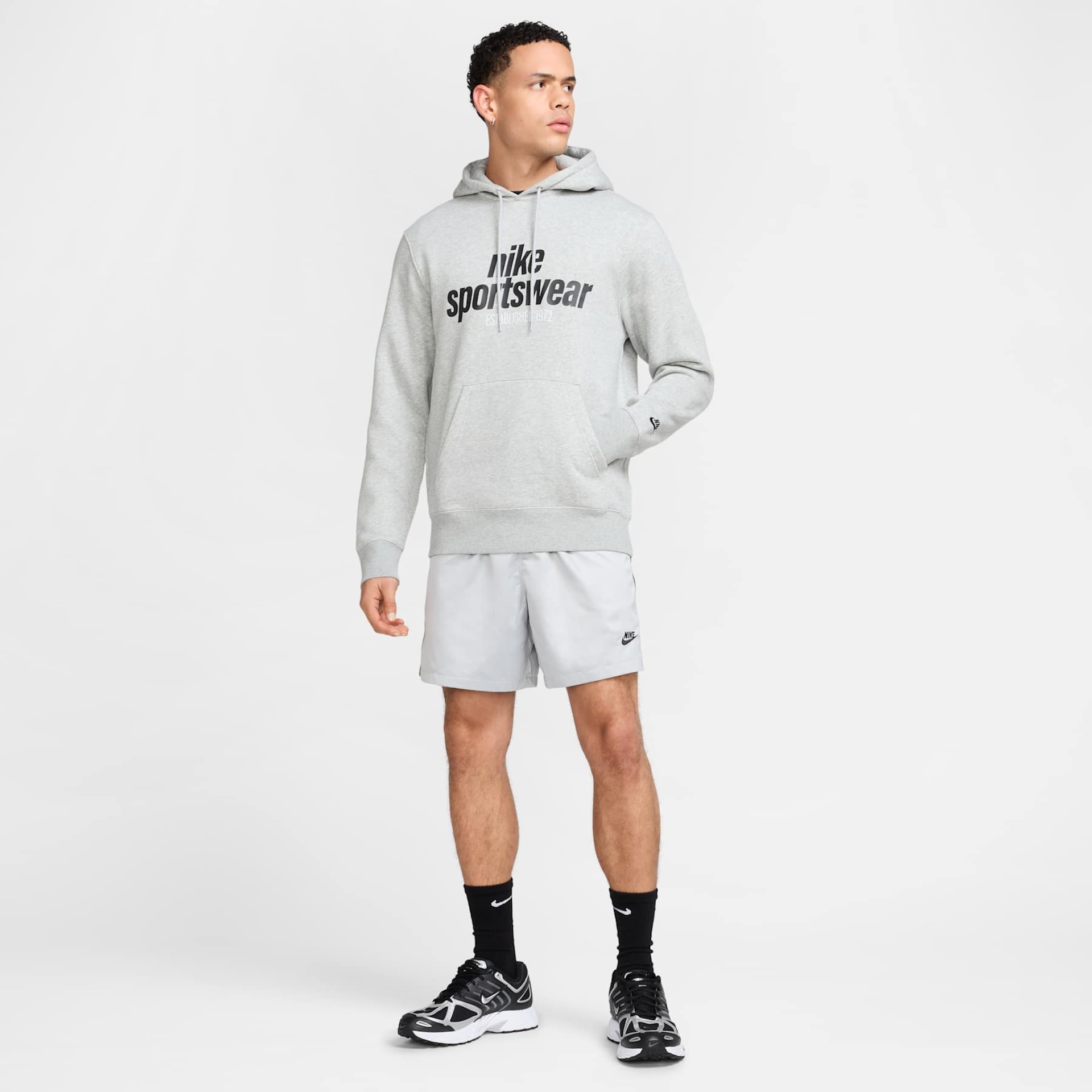 Blusão Nike Sportswear Club GFX Masculino - Foto 6