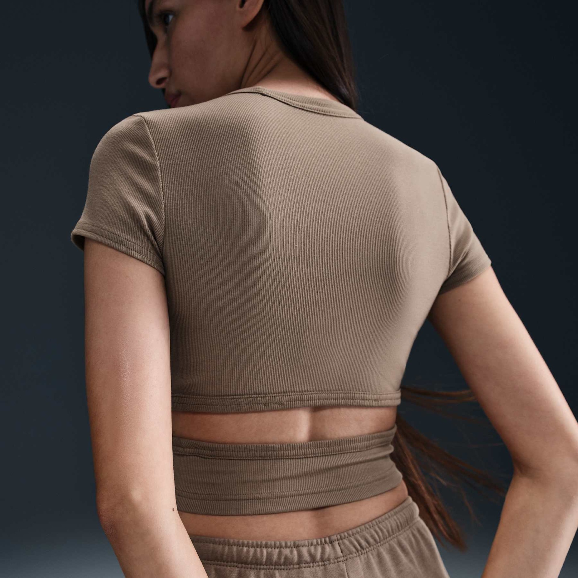 Camiseta Nike Sportswear Chill Knit Feminina - Foto 2