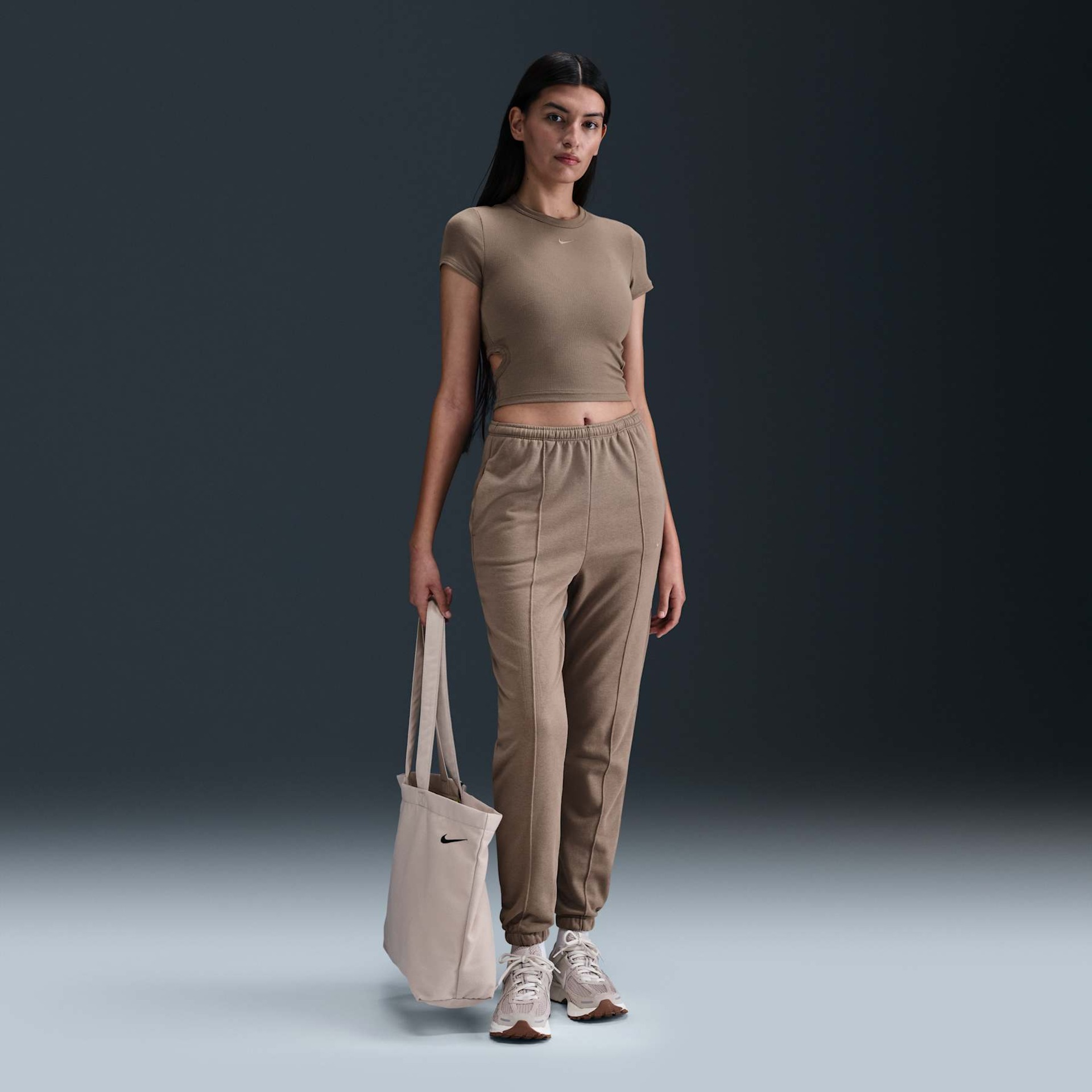 Camiseta Nike Sportswear Chill Knit Feminina - Foto 4