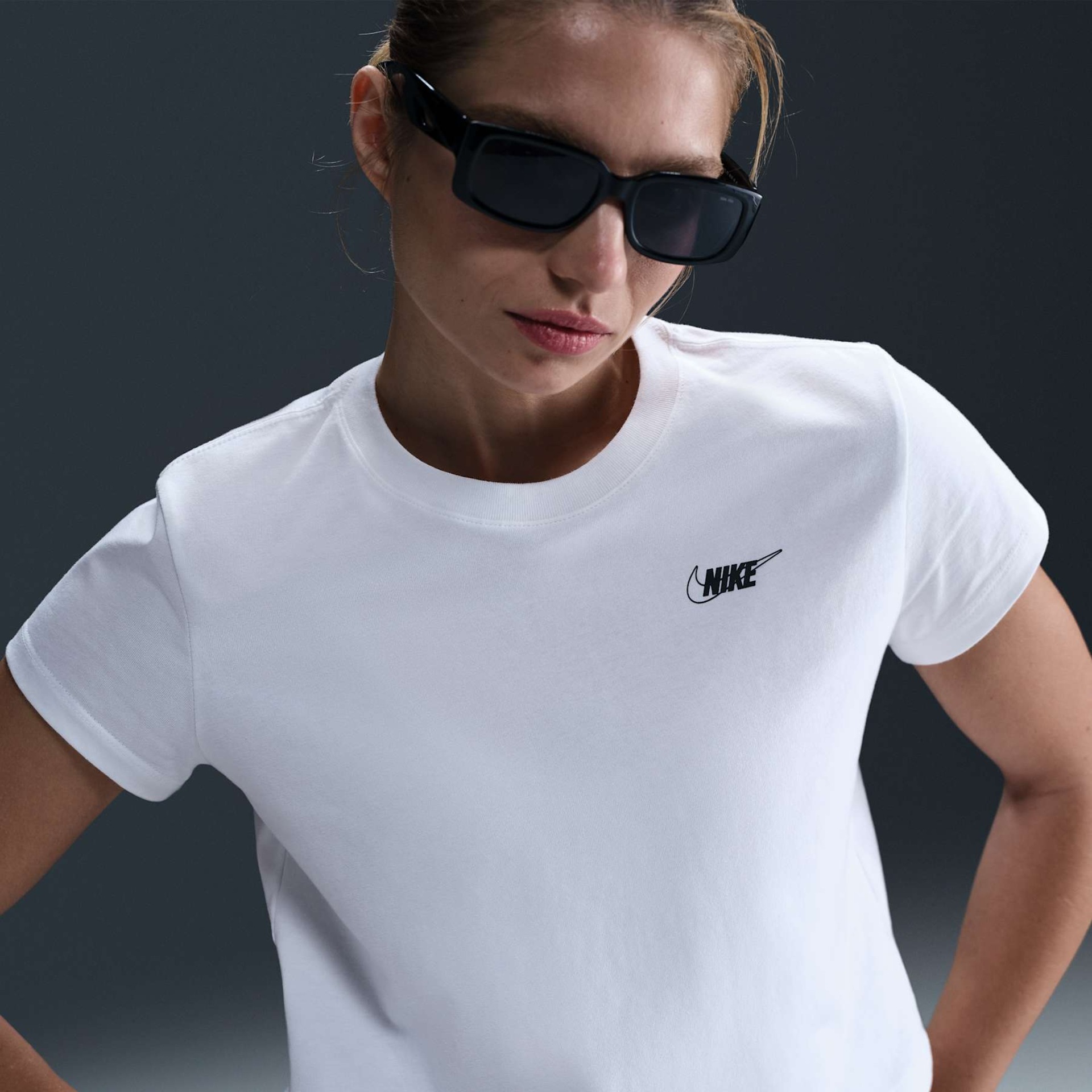 Camiseta Nike Sportswear Club Feminina - Foto 1