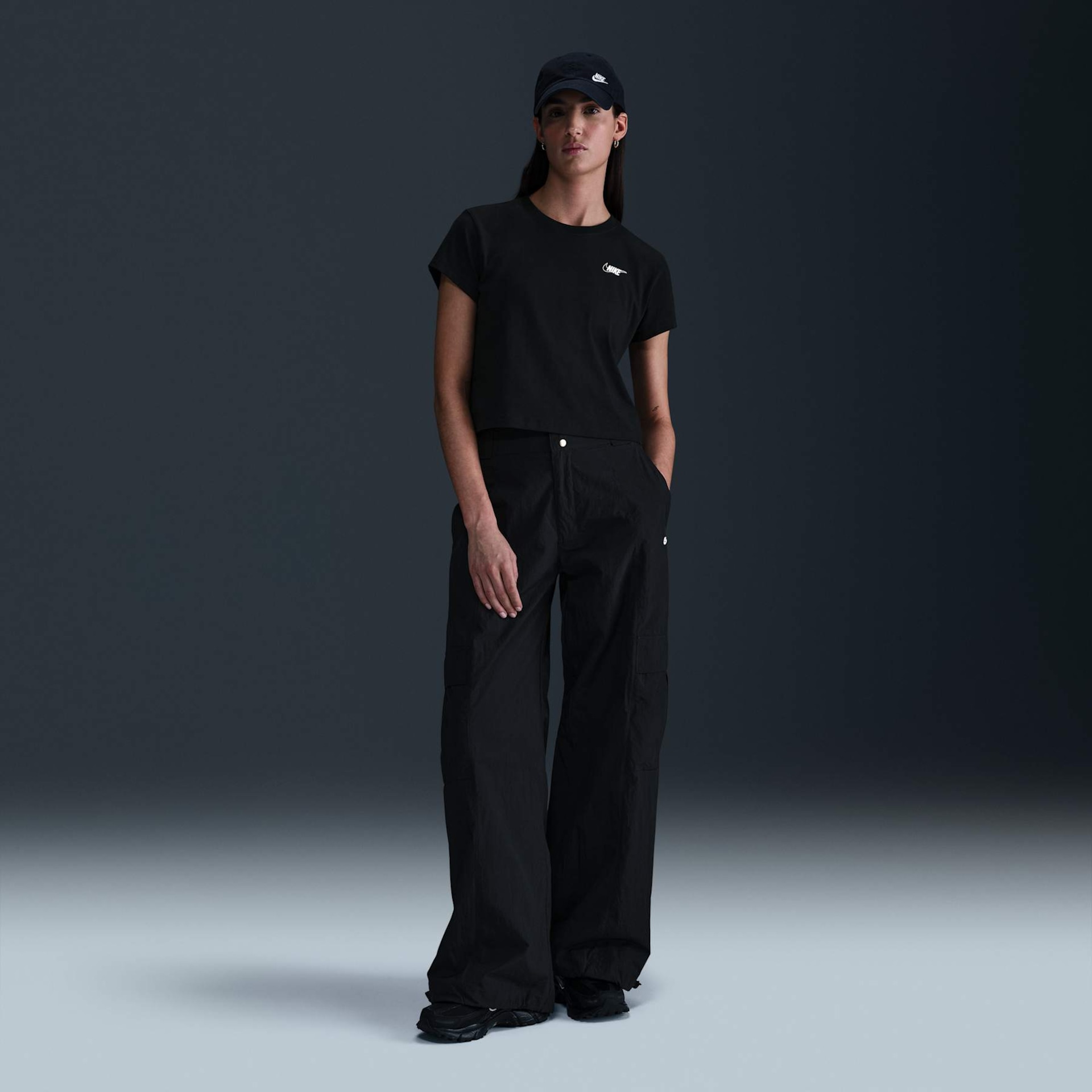 Camiseta Nike Sportswear Club Feminina - Foto 4