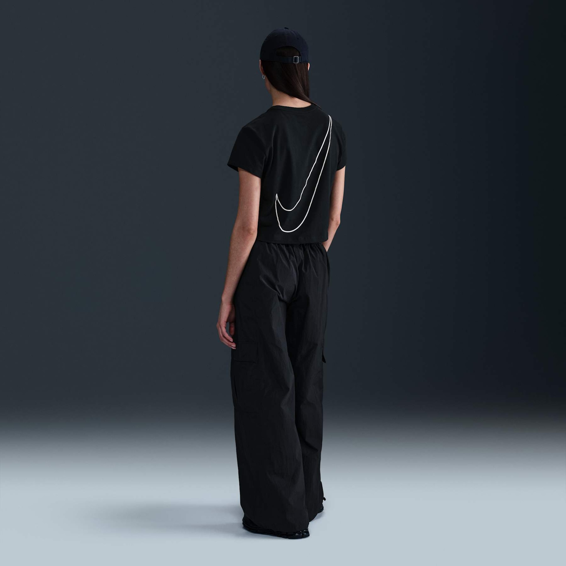 Camiseta Nike Sportswear Club Feminina - Foto 5