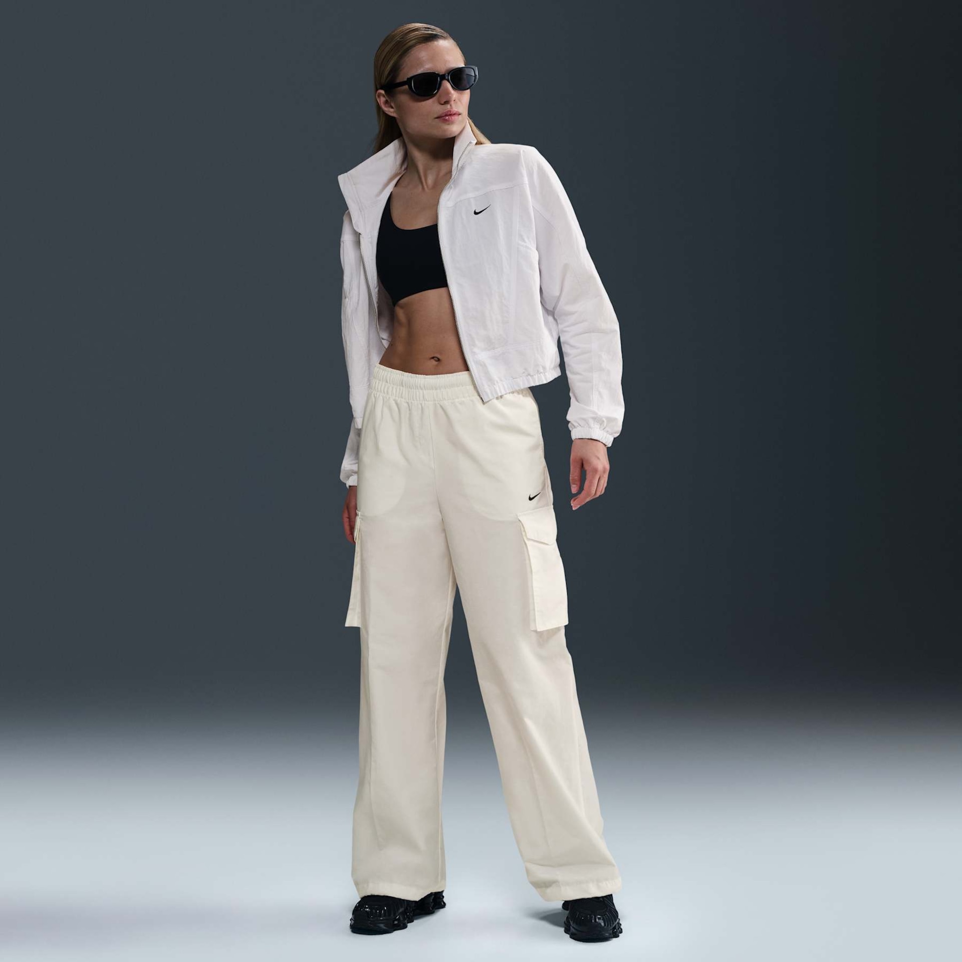 Calça Nike Sportswear Woven Feminina - Foto 1