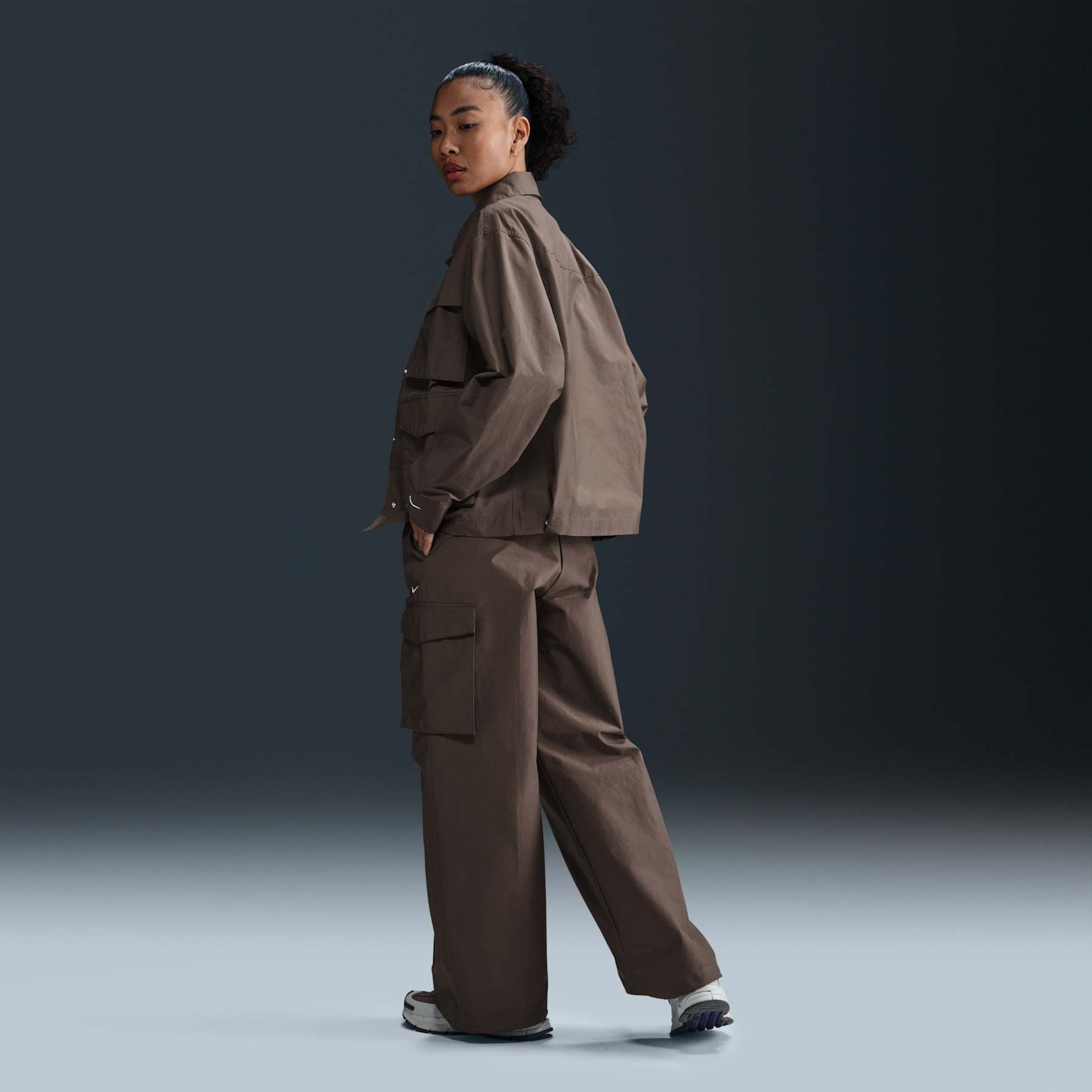 Calça Nike Sportswear Woven Feminina - Foto 4