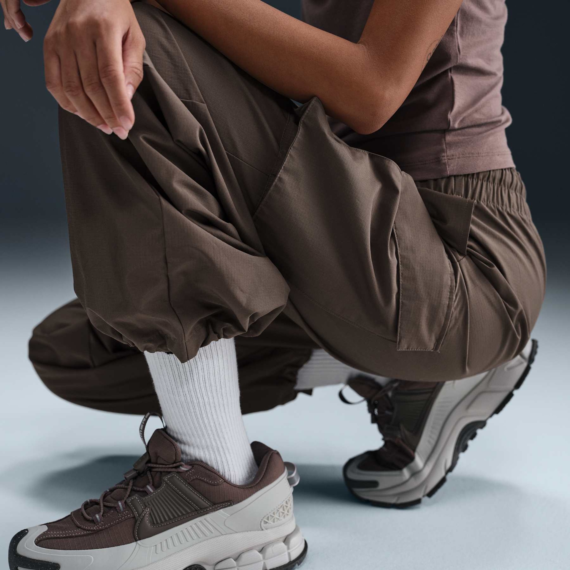 Calça Nike Sportswear Woven Feminina - Foto 6