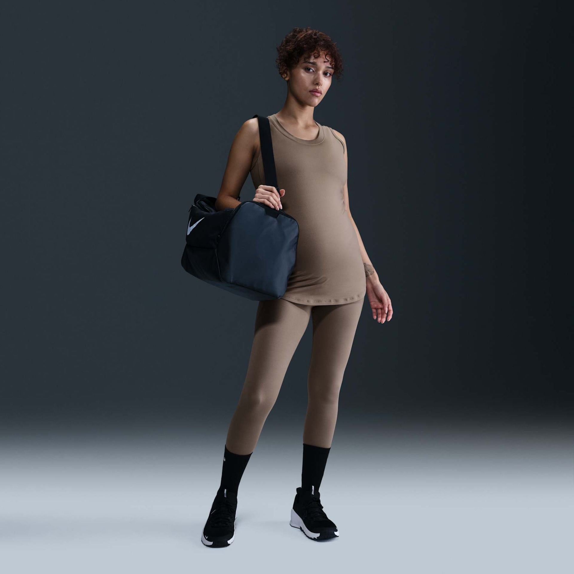 Regata Nike One Maternidade Feminina - Foto 4