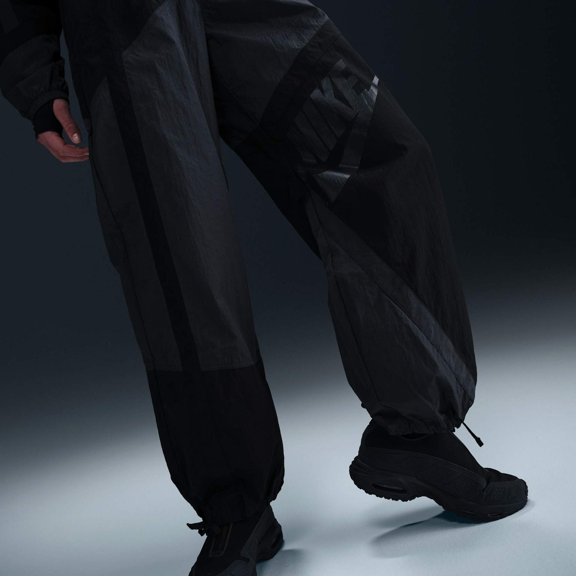 Calça Nike Sportswear Woven Feminina - Foto 2