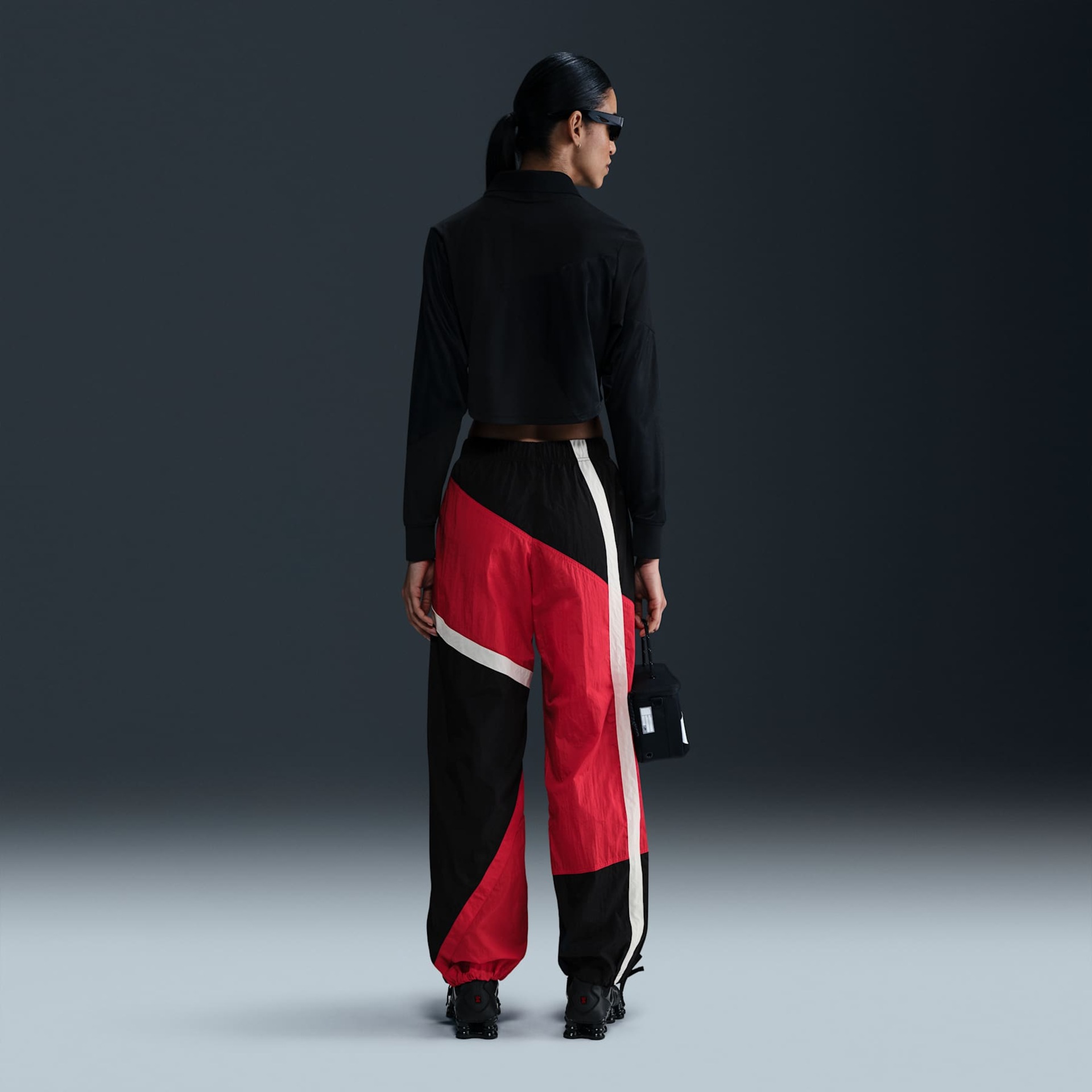 Calça Nike Sportswear Woven Feminina - Foto 4