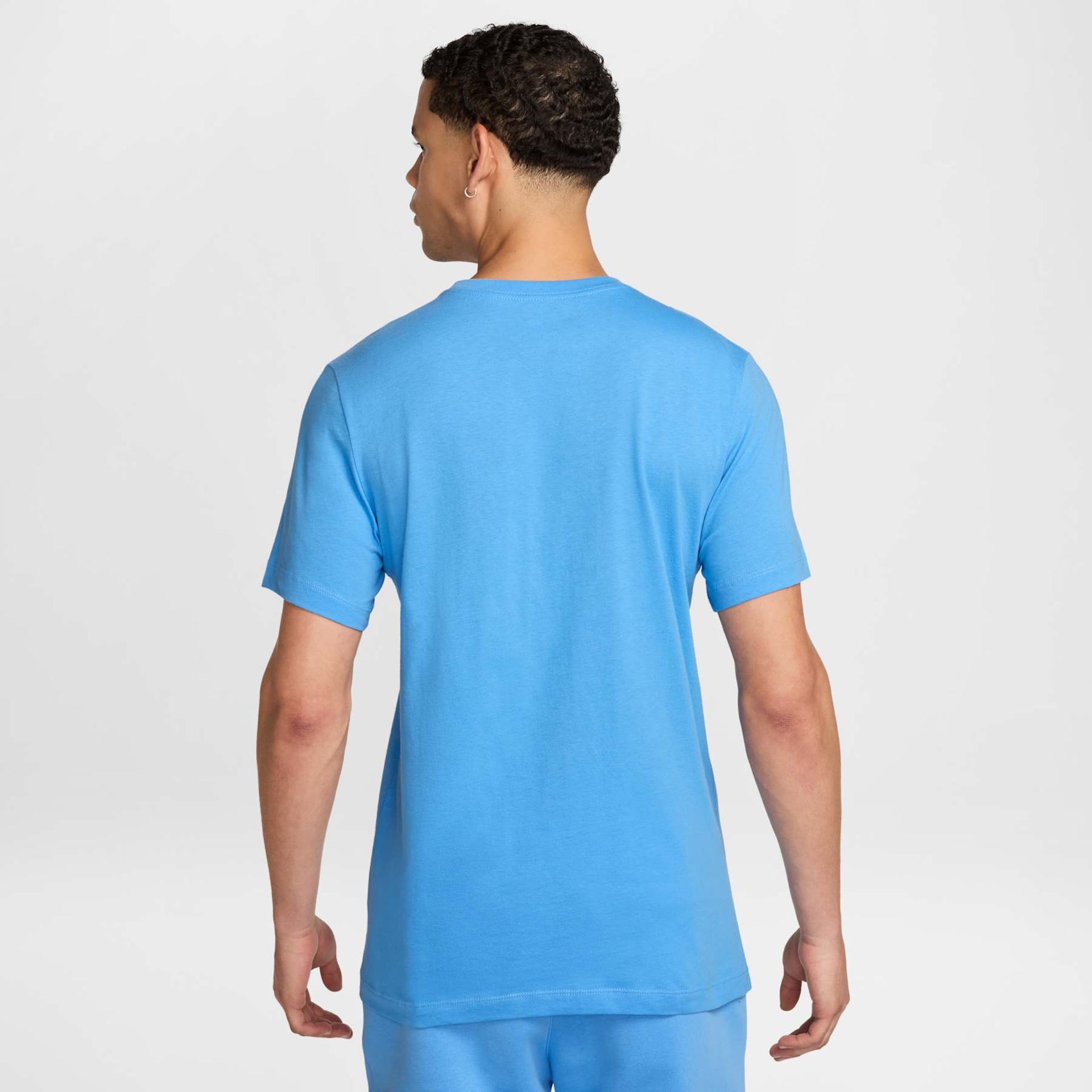 Camiseta Nike Sportswear Masculina - Foto 2