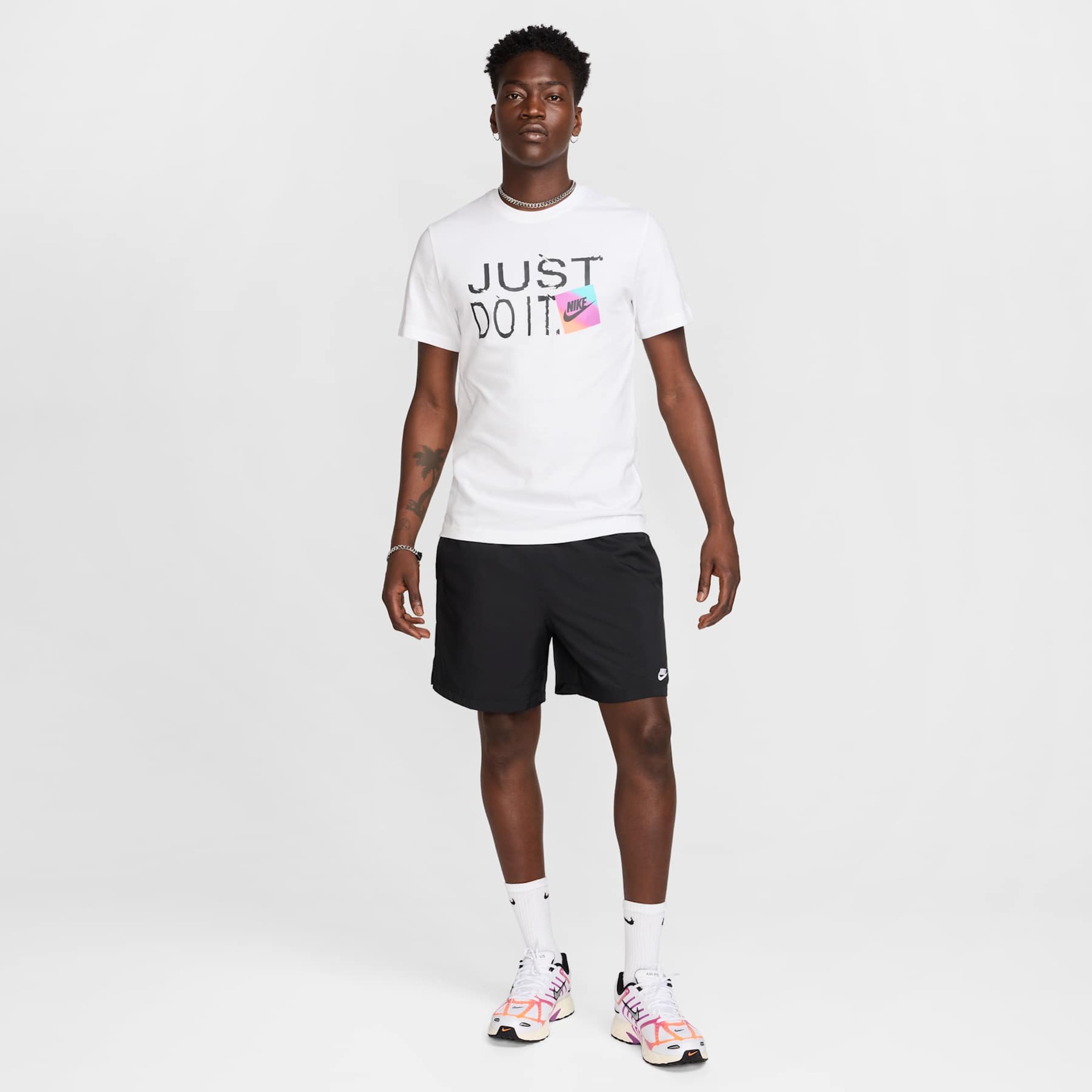 Camiseta Nike Sportswear Masculina - Foto 4