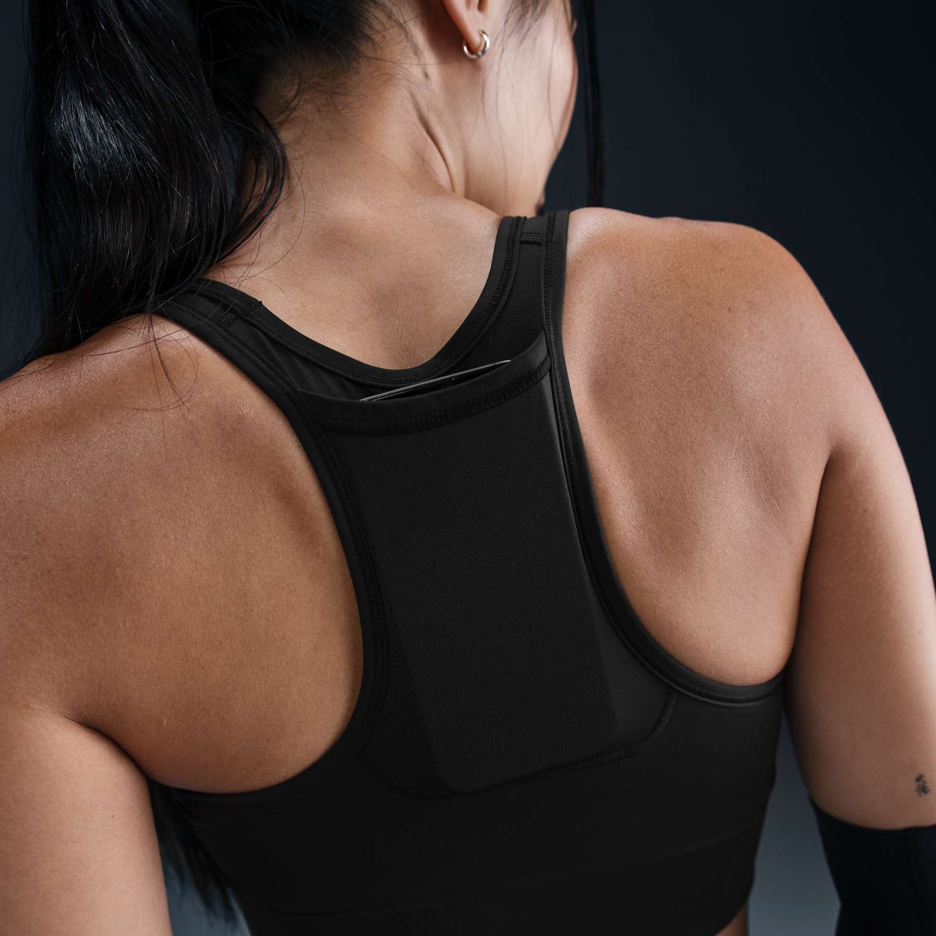 Top Nike Swoosh Feminino - Foto 7