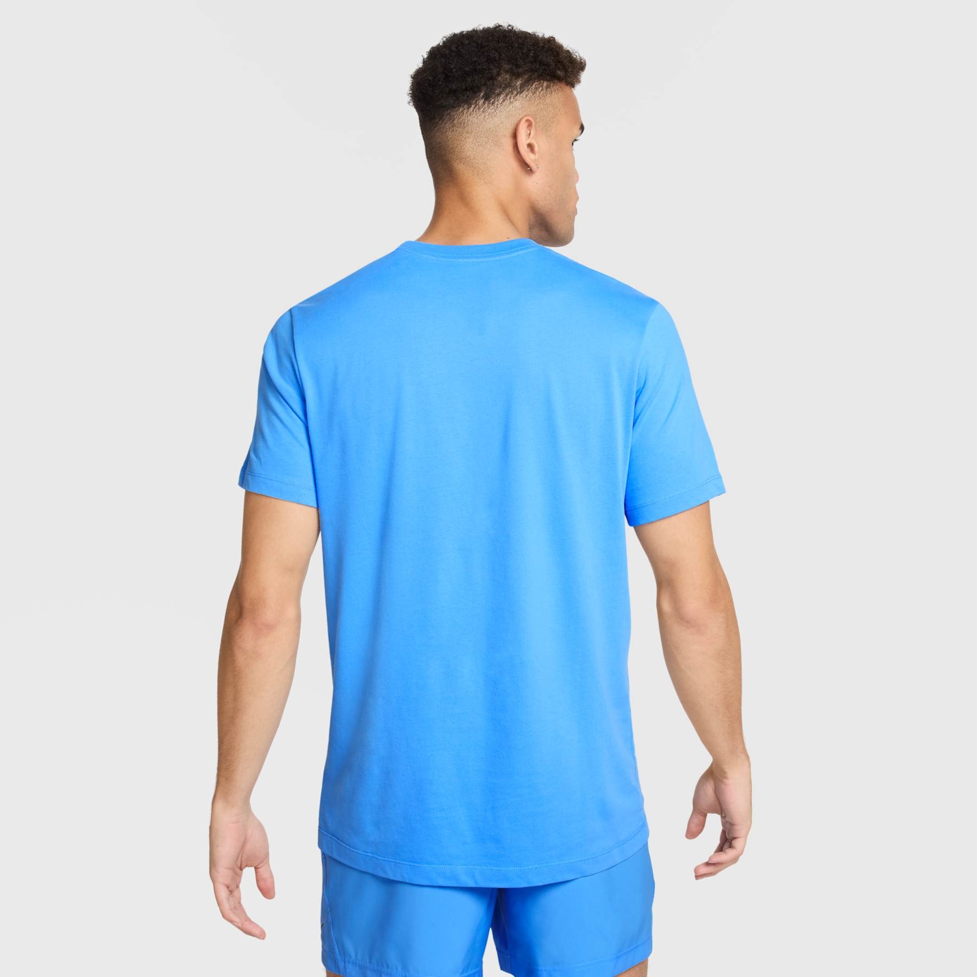 Camiseta Nike Dri-FIT Fitness Masculina - Foto 2