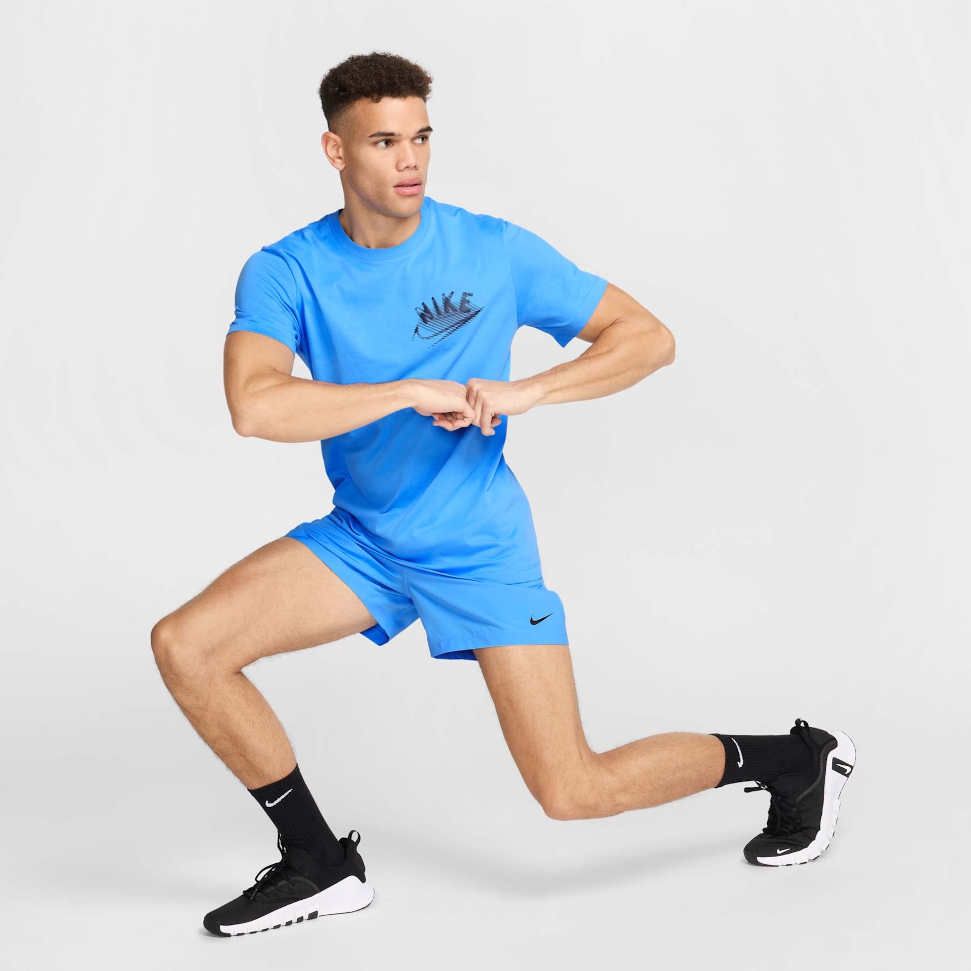 Camiseta Nike Dri-FIT Fitness Masculina - Foto 5