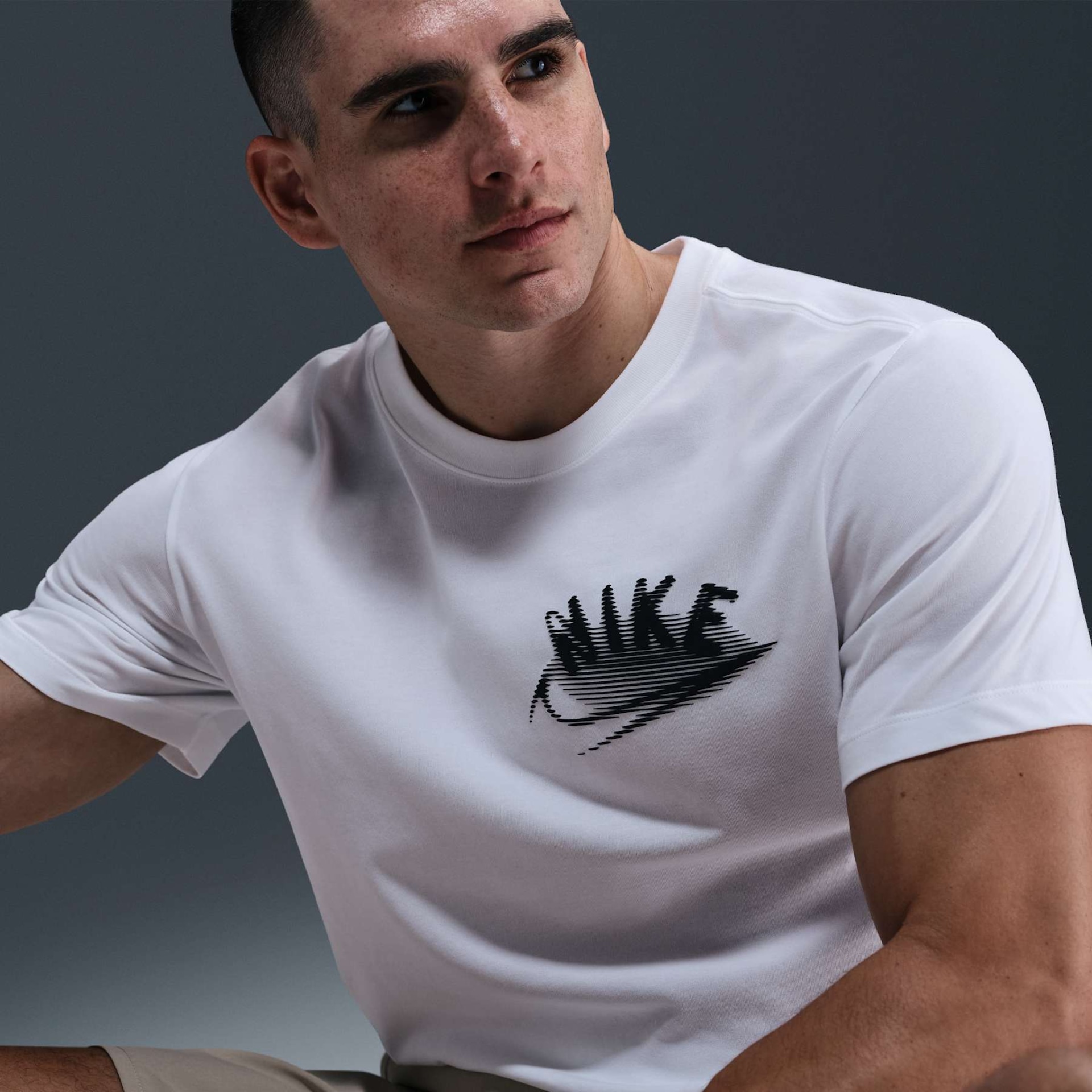 Camiseta Nike Dri-FIT Fitness Masculina - Foto 3