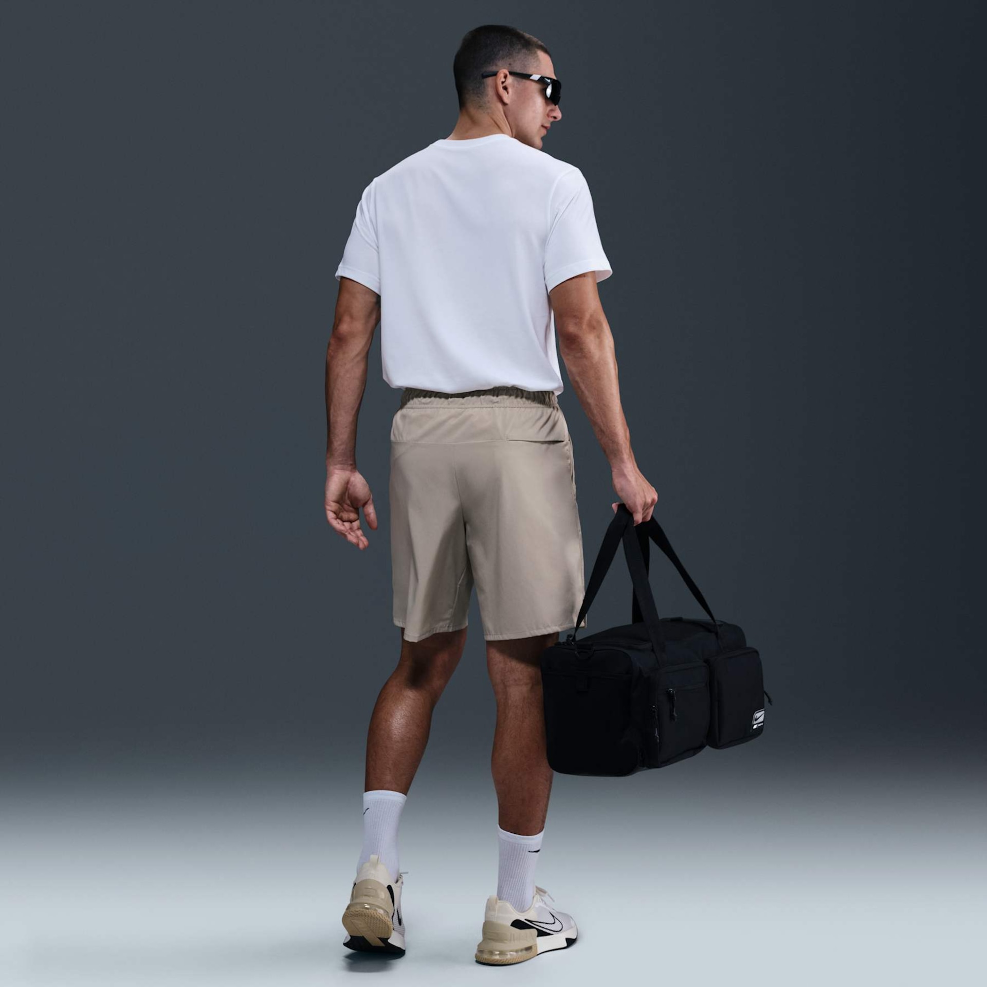 Camiseta Nike Dri-FIT Fitness Masculina - Foto 5