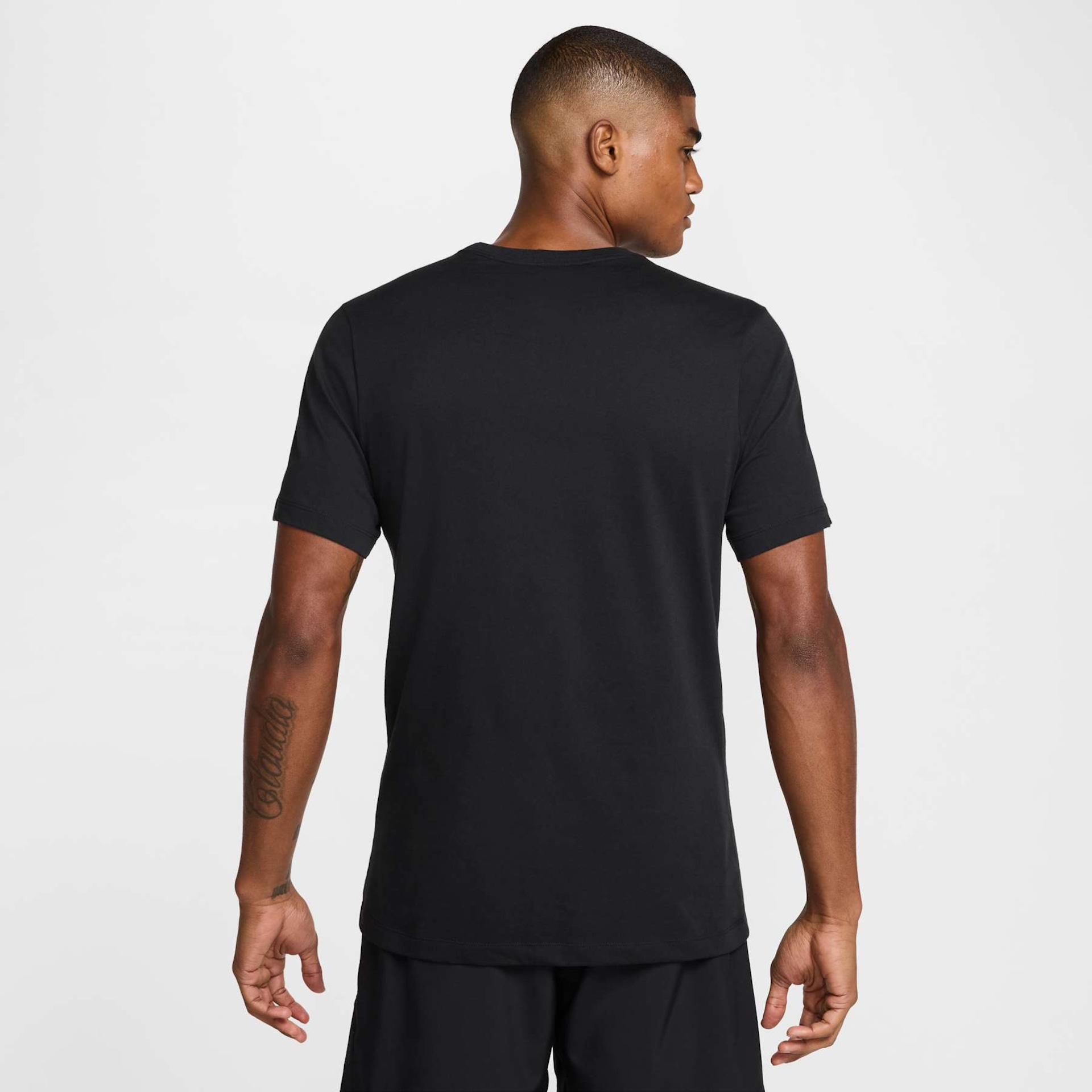 Camiseta Nike Dri-FIT Fitness Masculina - Foto 2