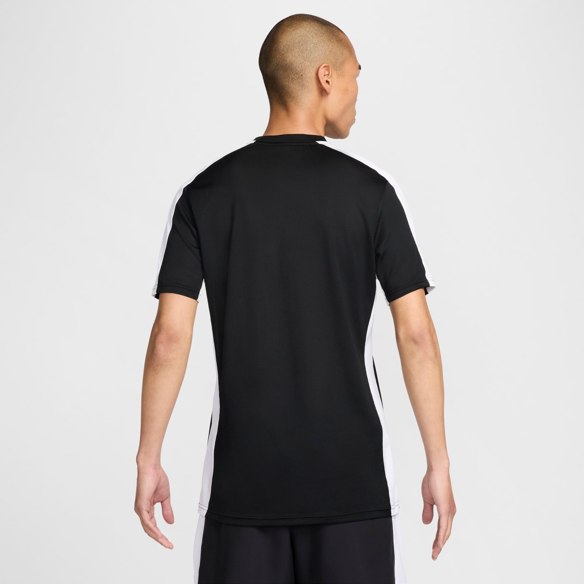 Camiseta Nike Dri-FIT Academy Masculina - Foto 2