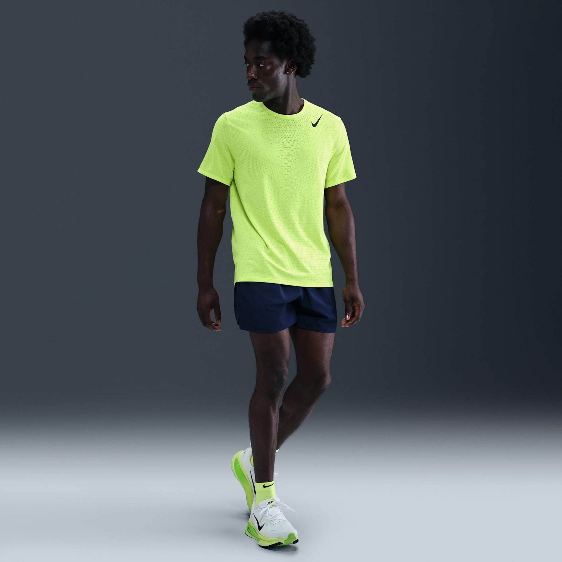 Camiseta Nike Dri-FIT ADV AeroSwift Masculina - Foto 4
