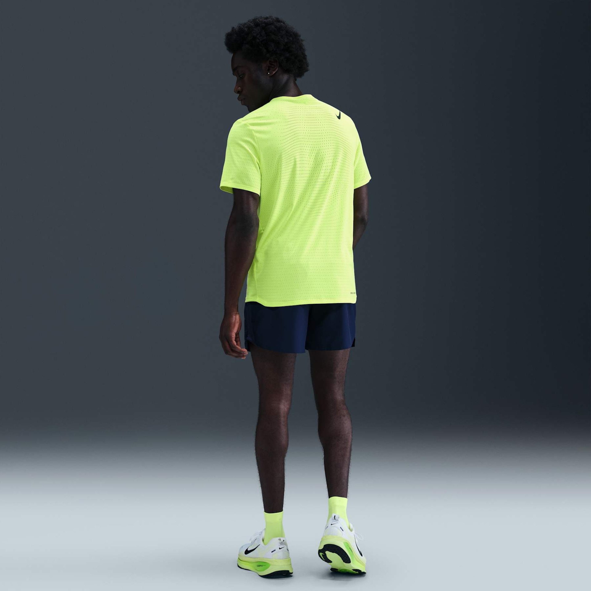 Camiseta Nike Dri-FIT ADV AeroSwift Masculina - Foto 5