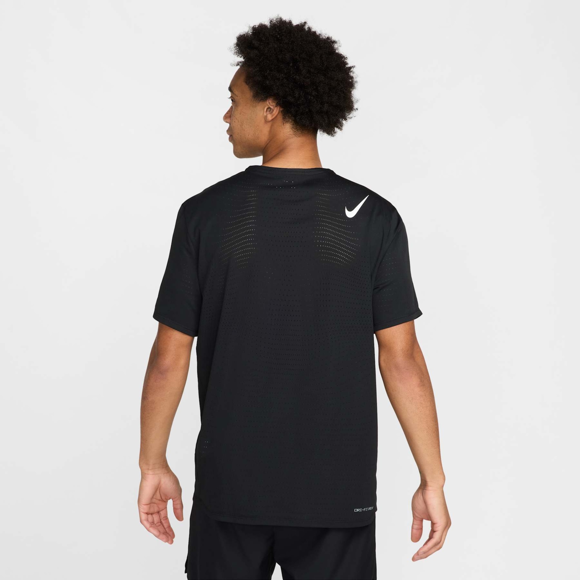 Camiseta Nike Dri-FIT ADV AeroSwift Masculina - Foto 2