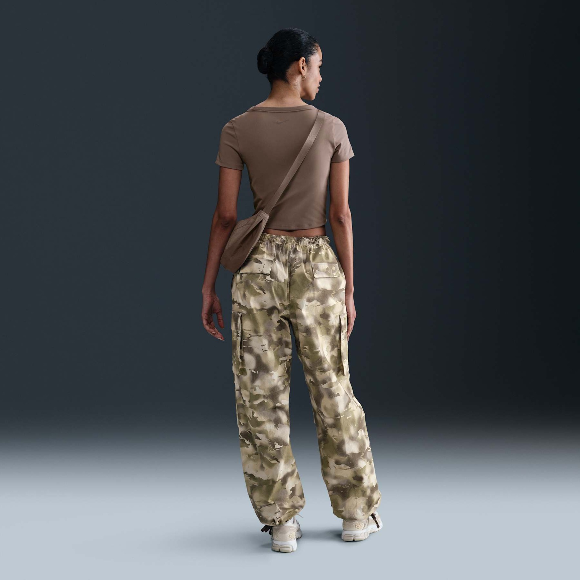 Calça Nike Sportswear Cargo Dance Feminina - Foto 4