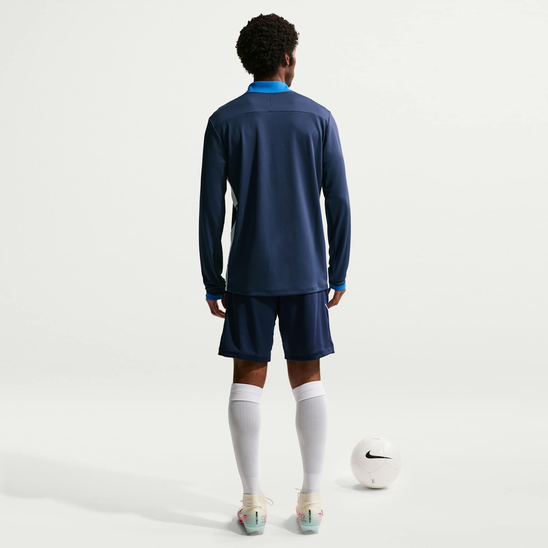 Camiseta Dri-FIT Nike Manga Longa Academy Masculina - Foto 5